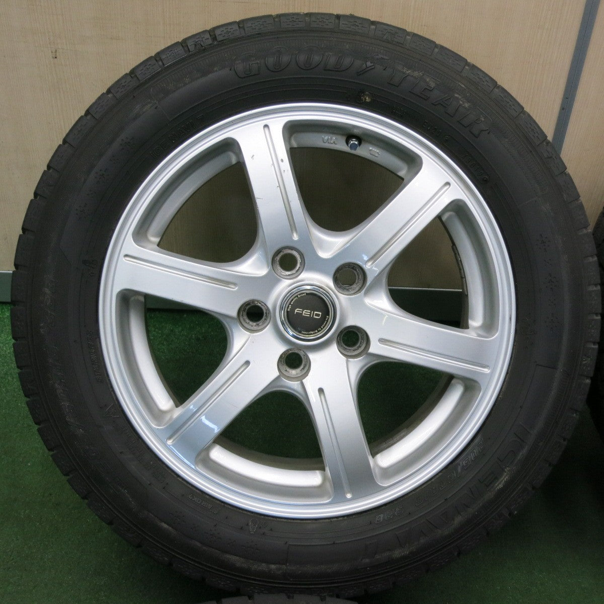 *送料無料* バリ溝！9.5分★スタッドレス 205/60R16 グッドイヤー アイスナビ7 FEID 16インチ PCD114.3/5H★4041502TNス