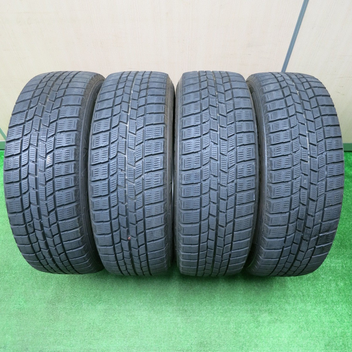 [送料無料] キレイ★スタッドレス 215/60R17 グッドイヤー アイスナビ6 LAUFBAHN 17インチ PCD114.3/5H★4121304NJス