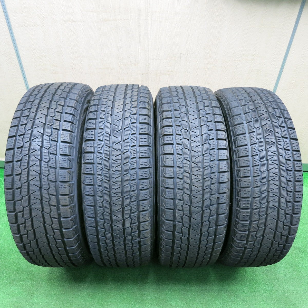 [送料無料] バリ溝！キレイ！9.5分以上★スタッドレス 235/65R18 ヨコハマ アイスガード G075 B-win 18インチ PCD114.3/5H★4112506TNス