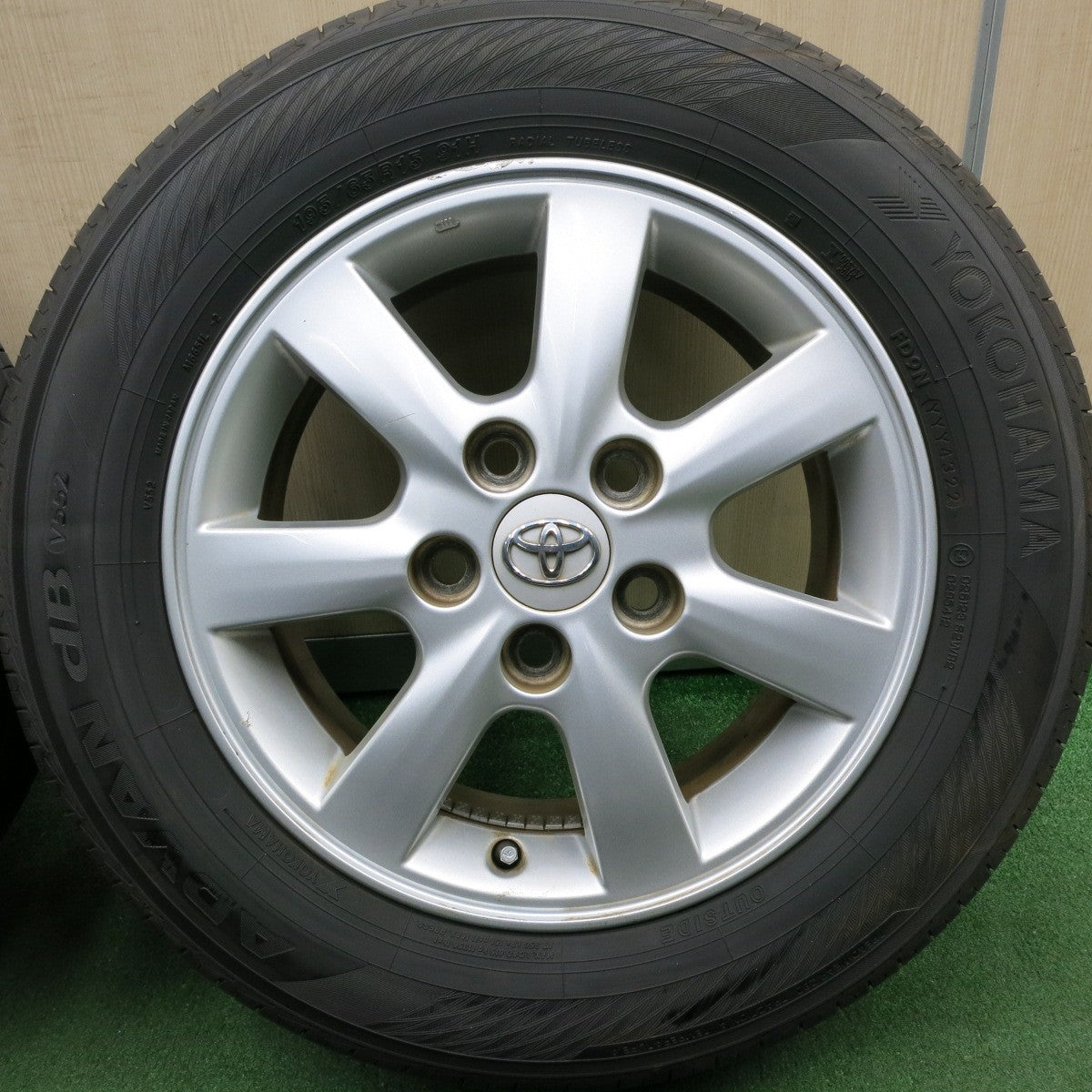 送料無料* バリ溝！22年！9.5分☆トヨタ アイシス 純正 195/65R15 ヨコハマ アドバン dB V552 15インチ PCD1 |  名古屋/岐阜の中古カー用品・工具の買取/販売ならガレージゲット