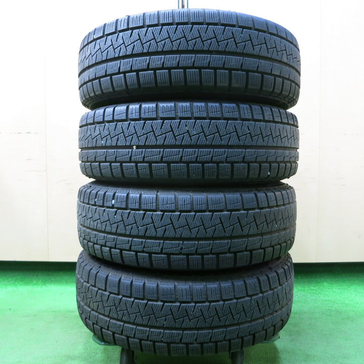 *送料無料* バリ溝！キレイ！8.5分★スタッドレス 175/65R15 ピレリ アイスアシンメトリコ プラス 社外 アルミ 15インチ PCD100/4H★4042801イス