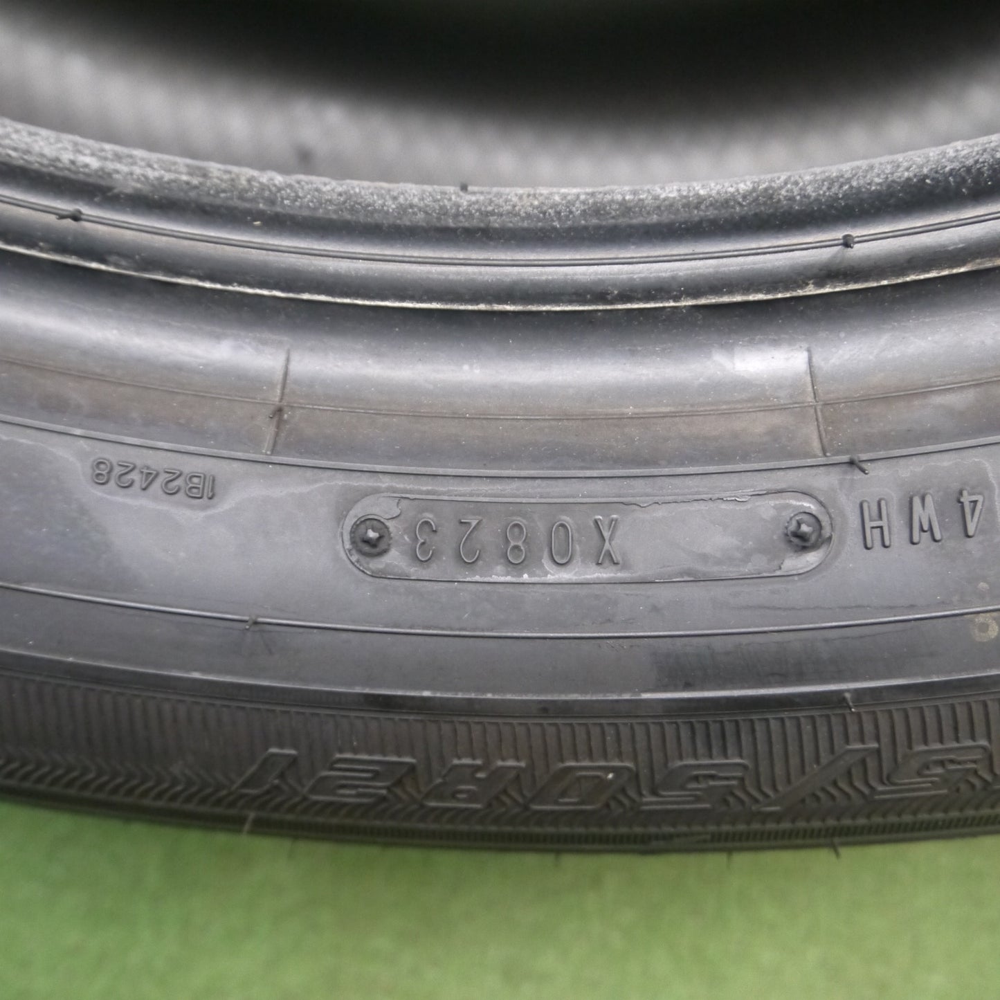 *送料無料* バリ溝！23年！9.5分★275/50R21 グッドイヤー EfficientGrip SUV HP01 タイヤ 21インチ レクサスLX ランドローバー ランクル 等★4070102Hノタ