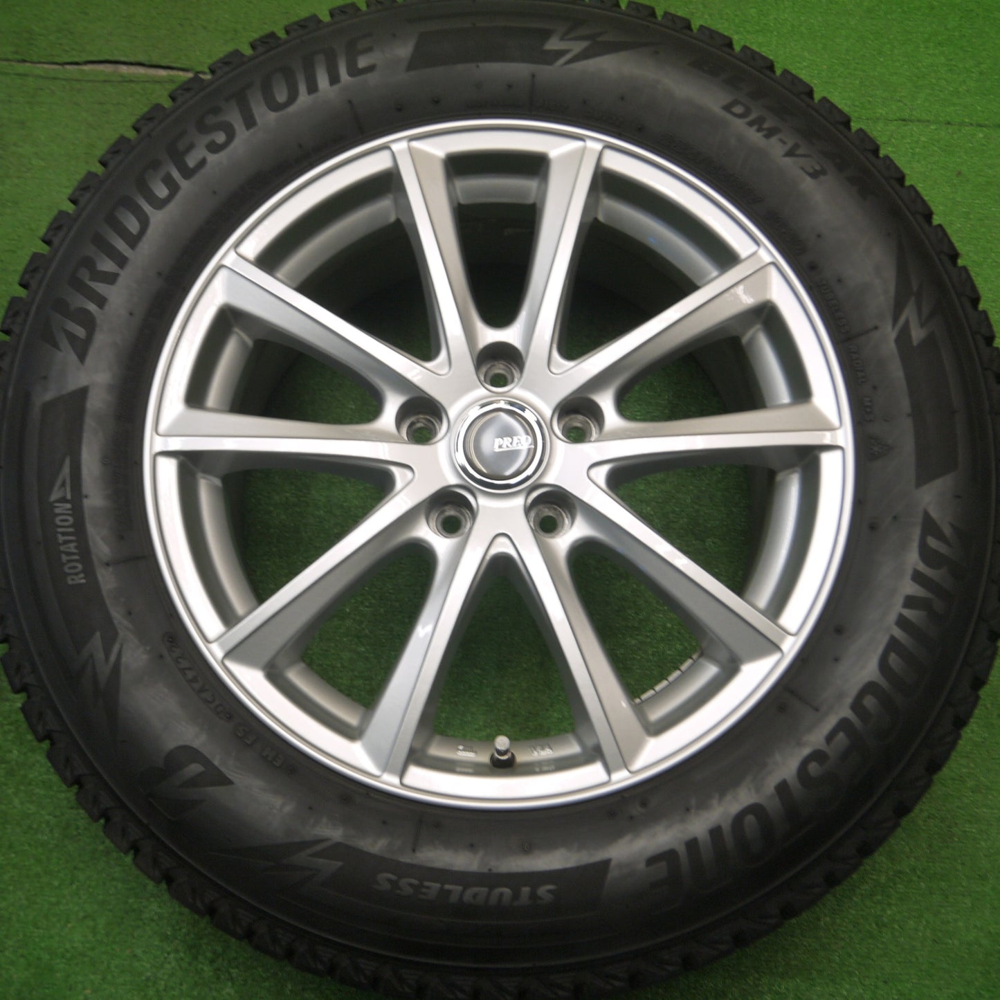 [送料無料] バリ溝！22年！キレイ！9.5分★スタッドレス 225/65R17 ブリヂストン ブリザック DM-V3 PREO プレオ 17インチ PCD114.3/5H★4121004Hス