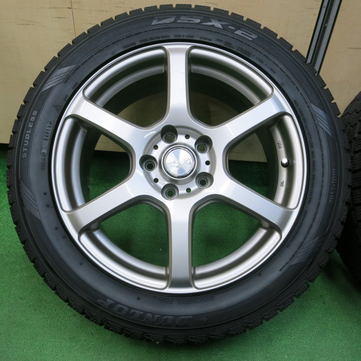 *送料無料* バリ溝！キレイ！8.5分★スタッドレス 215/55R17 ダンロップ DSX-2 LAYCEA -02- レイシア 17インチ PCD114.3/5H★4040203イス