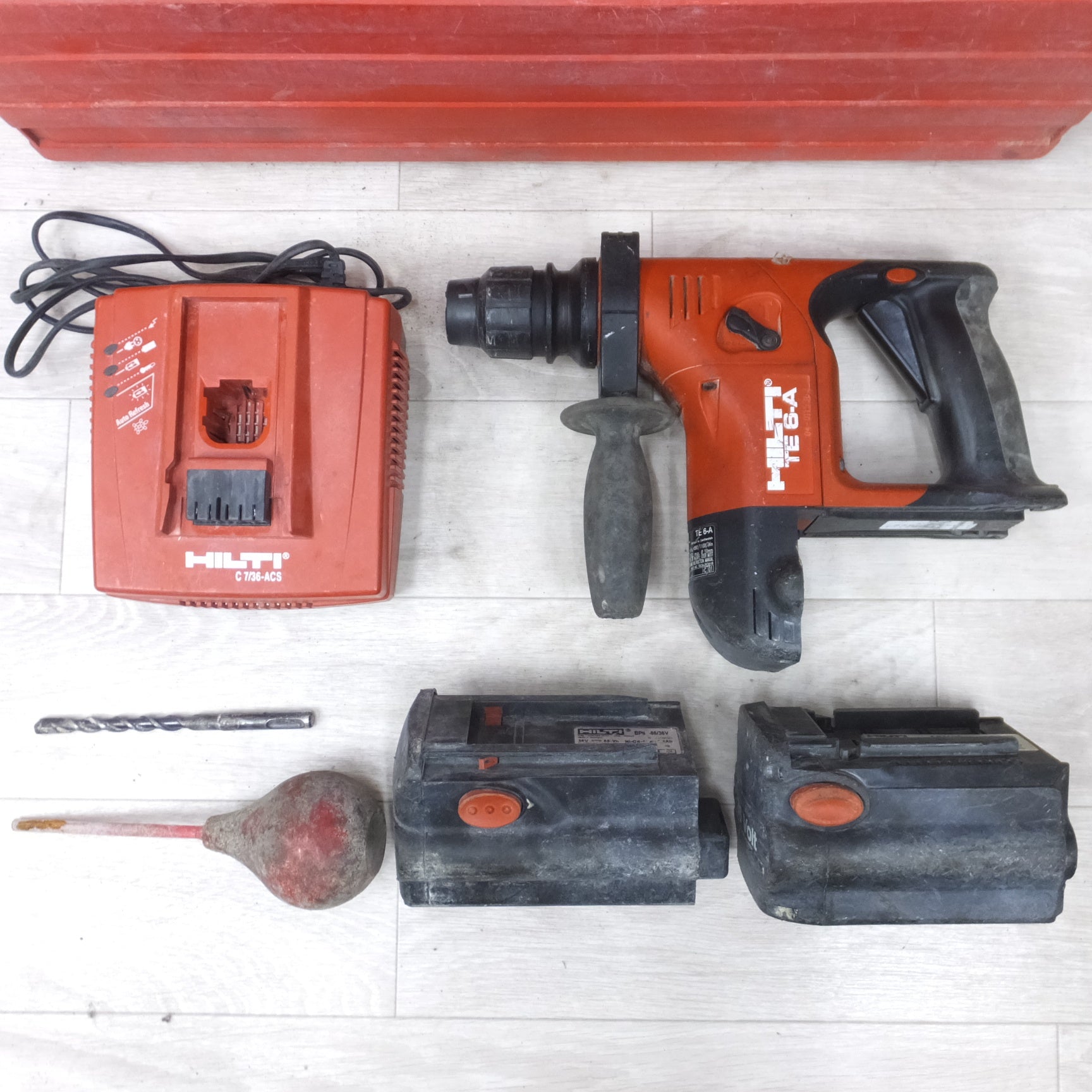 [送料無料] バッテリー2個◆ヒルティ HILTI 充電式 ロータリー ハンマー ドリル 36V TE6-A ケース 充電器 ダストポンプ 付き 電動  工具◆