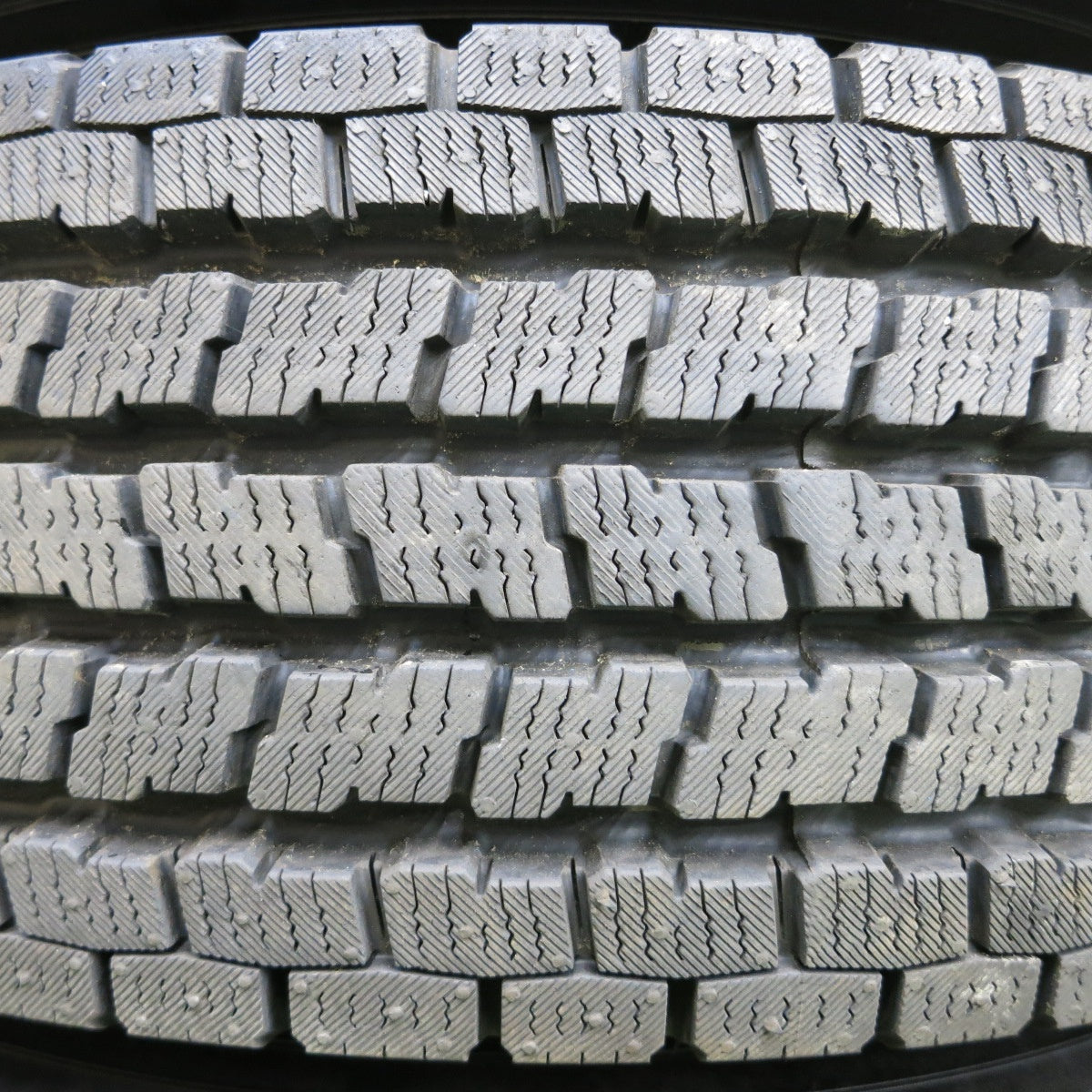 *送料無料* 超バリ溝！22年！9.5分以上★ハイエース 等 195/80R15 スタッドレス ヨコハマ アイスガード iG91 スチール ホイール 15インチ PCD139.7/6H★4042313イス