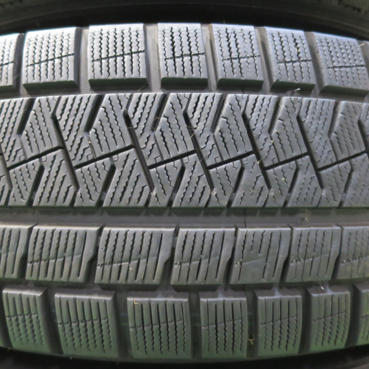 *送料無料* バリ溝！キレイ！8.5分★スタッドレス 225/65R17 ピレリ アイスアシンメトリコ プラス LAUFBAHN 17インチ PCD114.3/5H★4070502イス