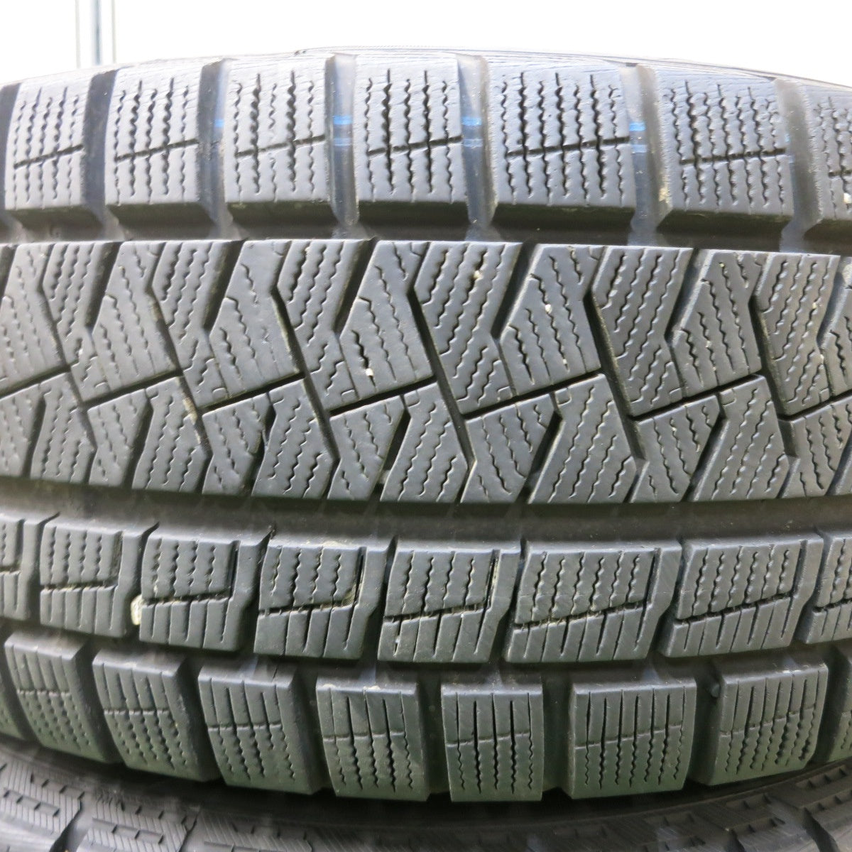 [送料無料] バリ溝！8.5分★ワーゲン 等 MAK DOLOMITI 205/55R16 スタッドレス ピレリ アイスアシンメトリコ プラス ドロミテ PCD112/5H★4102503SYス