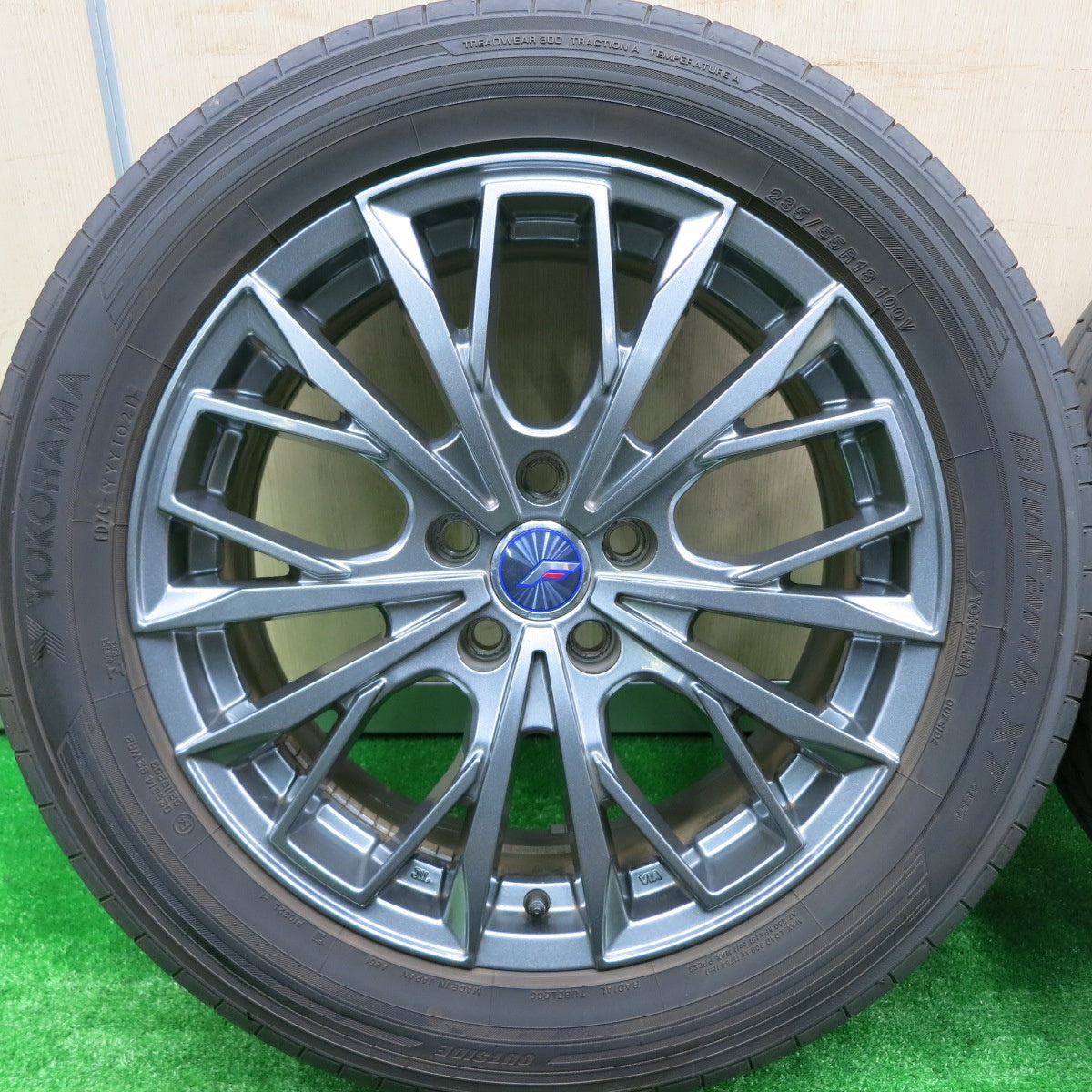 *送料無料* バリ溝！21年！キレイ！9.5分★LEHRMEISTER L-F FIRST 235/55R18 ヨコハマ BluEarth-XT AE61 レアマイスター PCD114.3/5H★4080304HAノ