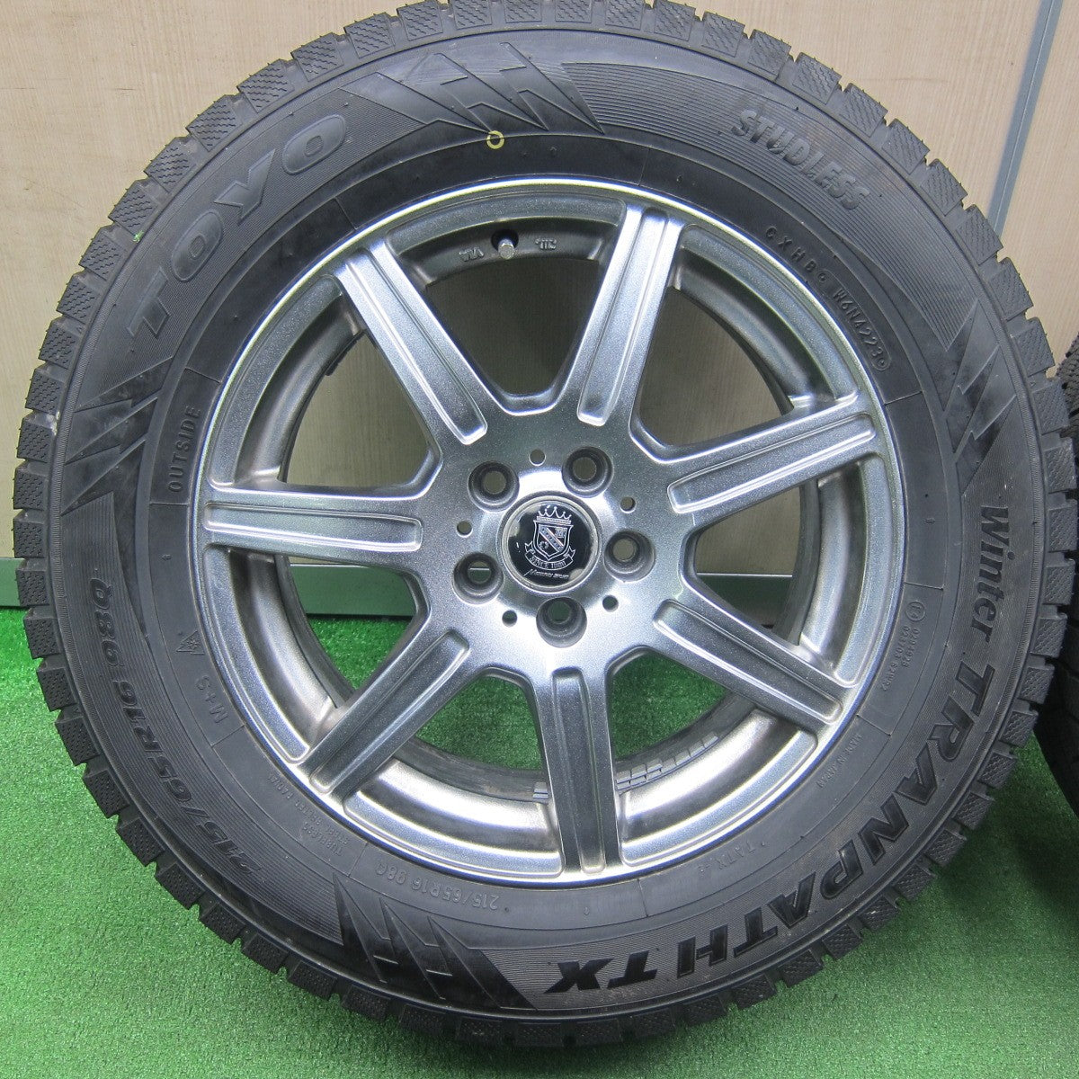 [送料無料] バリ溝！23年！9.5分以上★フォレスター 等 215/65R16 スタッドレス トーヨー ウインター トランパス TX MANARAY SPORT マナレイスポーツ 16インチ PCD100/5H★4121413TNス