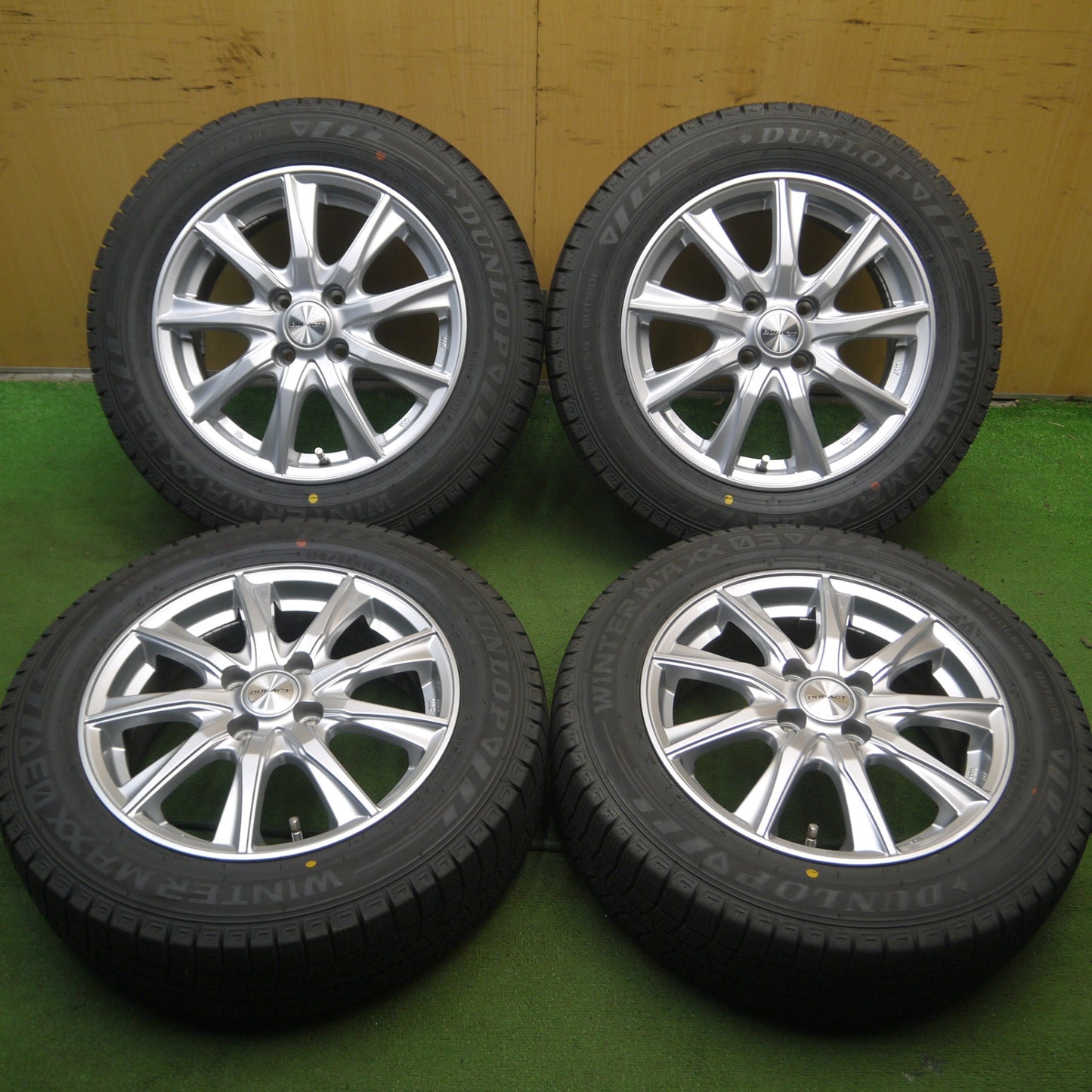 *送料無料* バリ溝！22年！キレイ！9.5分以上★スタッドレス 175/65R15 ダンロップ ウインターマックス03 DUFACT デュファクト 15インチ PCD100/4H★4040902Hス