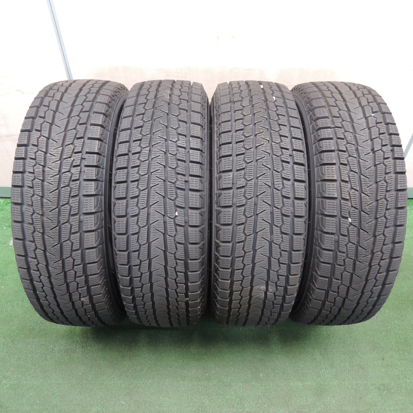 *送料無料* バリ溝！21年！綺麗！9.5分以上★スタッドレス 215/70R16 ヨコハマ アイスガード G075 STRANGER ストレンジャー PCD114.3/5H★4030605TNス