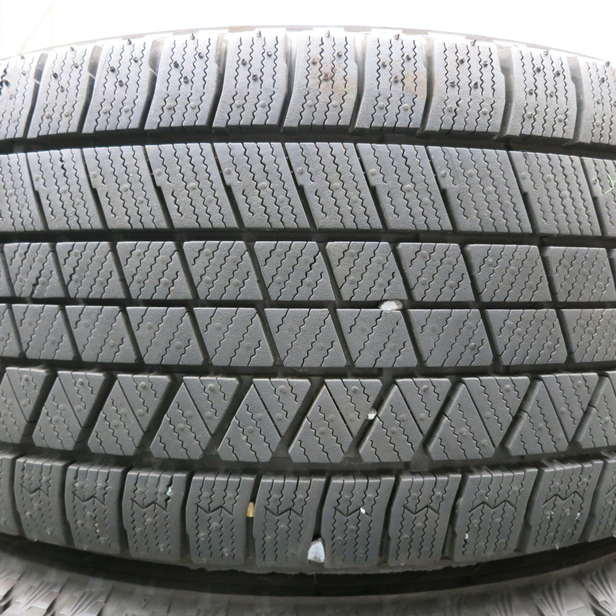 *送料無料* 超バリ溝！22年！ほぼ10分★ベンツ 等 MAK FAHR 225/55R17 スタッドレス ブリヂストン ブリザック VRX3 17インチ PCD112/5H★4042501NJス