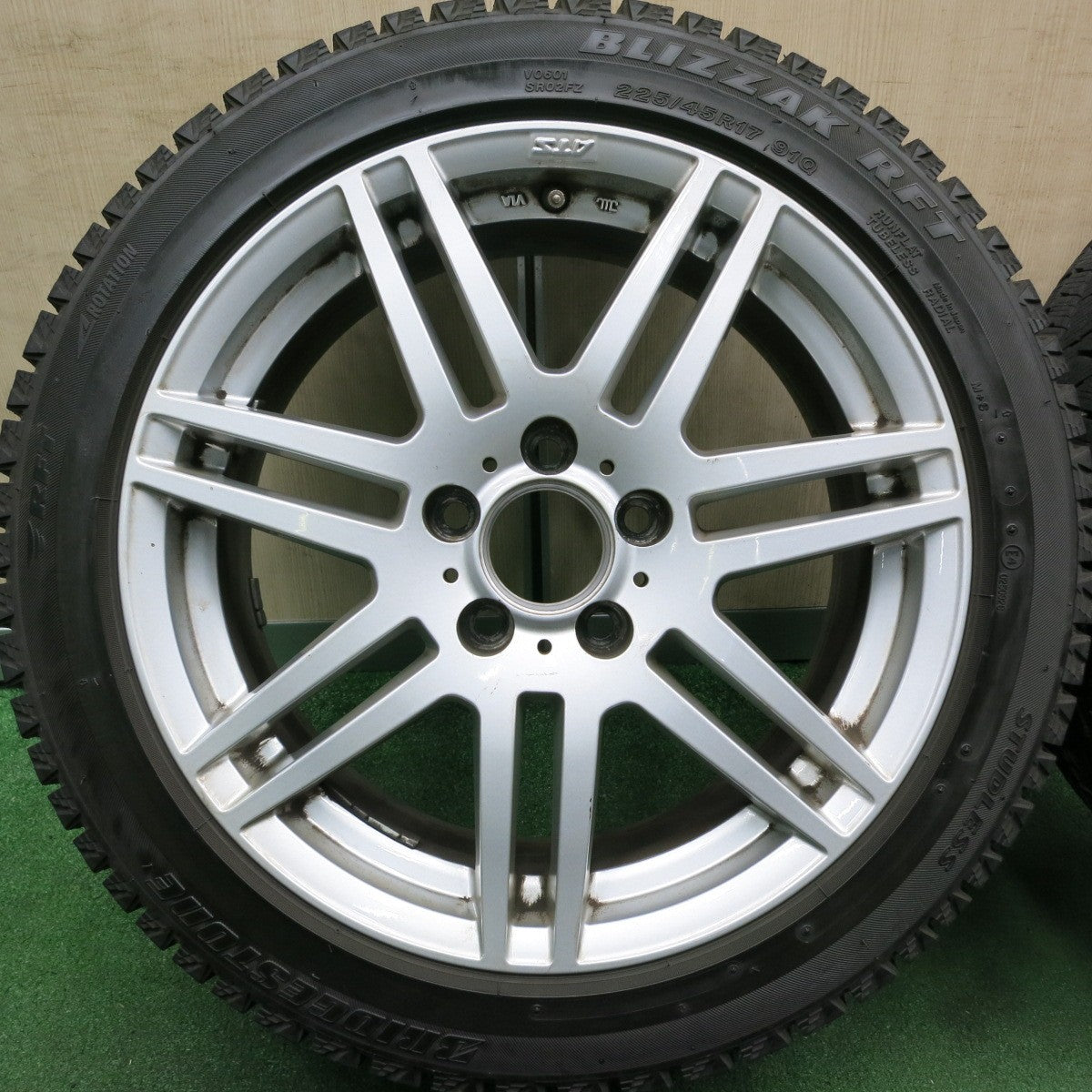 *送料無料* バリ溝！8.5分★ワーゲン等 ATS 225/45R17 スタッドレス ブリヂストン ブリザック REVO GZ RFT 17インチ PCD112/5H★4052302HAス