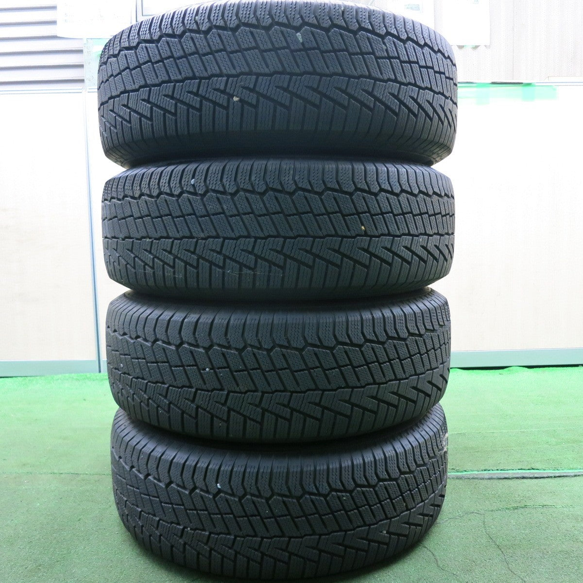 *送料無料* バリ溝！キレイ！9.5分★フォレスター等 215/65R16 スタッドレス コンチネンタル ノースコンタクト NC6 ZACK JP-812 PCD100/5H★4052303HAス