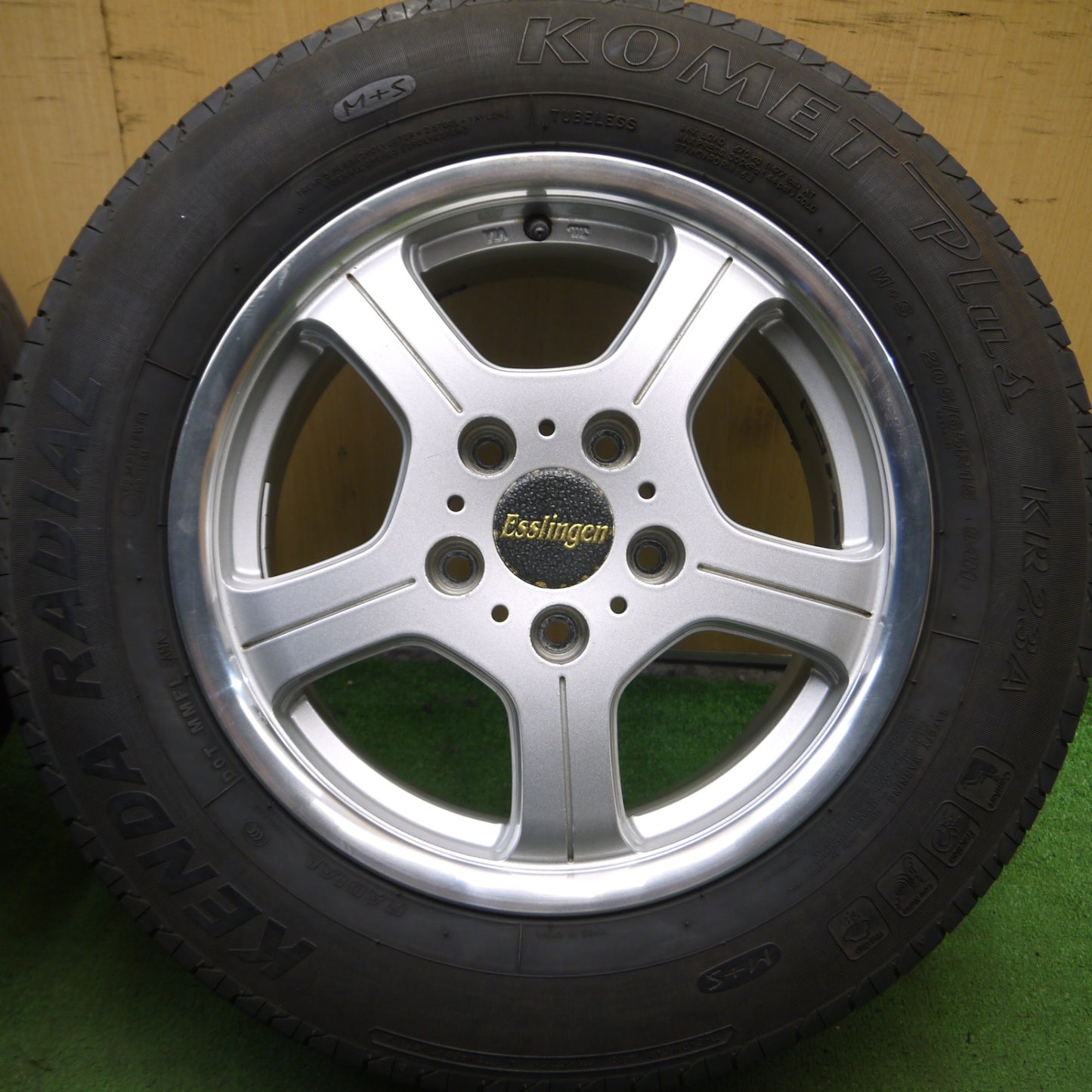 *送料無料* 4本価格★Esslingen 205/65R15 ケンダ ラジアル KOMET PLUS グッドイヤー GT-Eco Stage 15インチ PCD114.3/5H★4040517Hノ