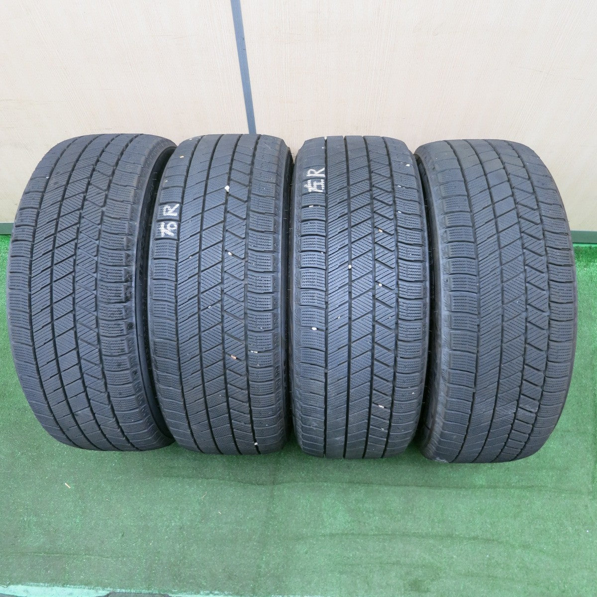 *送料無料* バリ溝！22年！9.5分★ボルボ Rデザイン タイプ 225/40R18 スタッドレス ブリヂストン ブリザック VRX3 PCD108/5H★4063002NJス