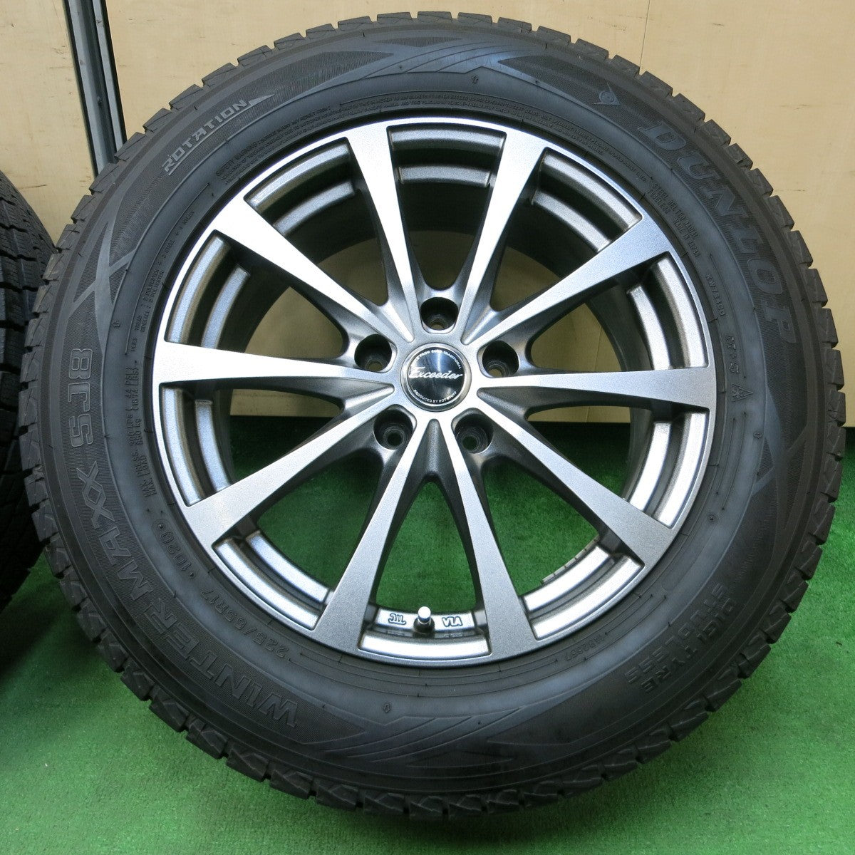 *送料無料* バリ溝！キレイ！9分★スタッドレス 225/65R17 ダンロップ ウインターマックス SJ8 Exceeder エクシーダー 17インチ PCD114.3/5H★4052002イス