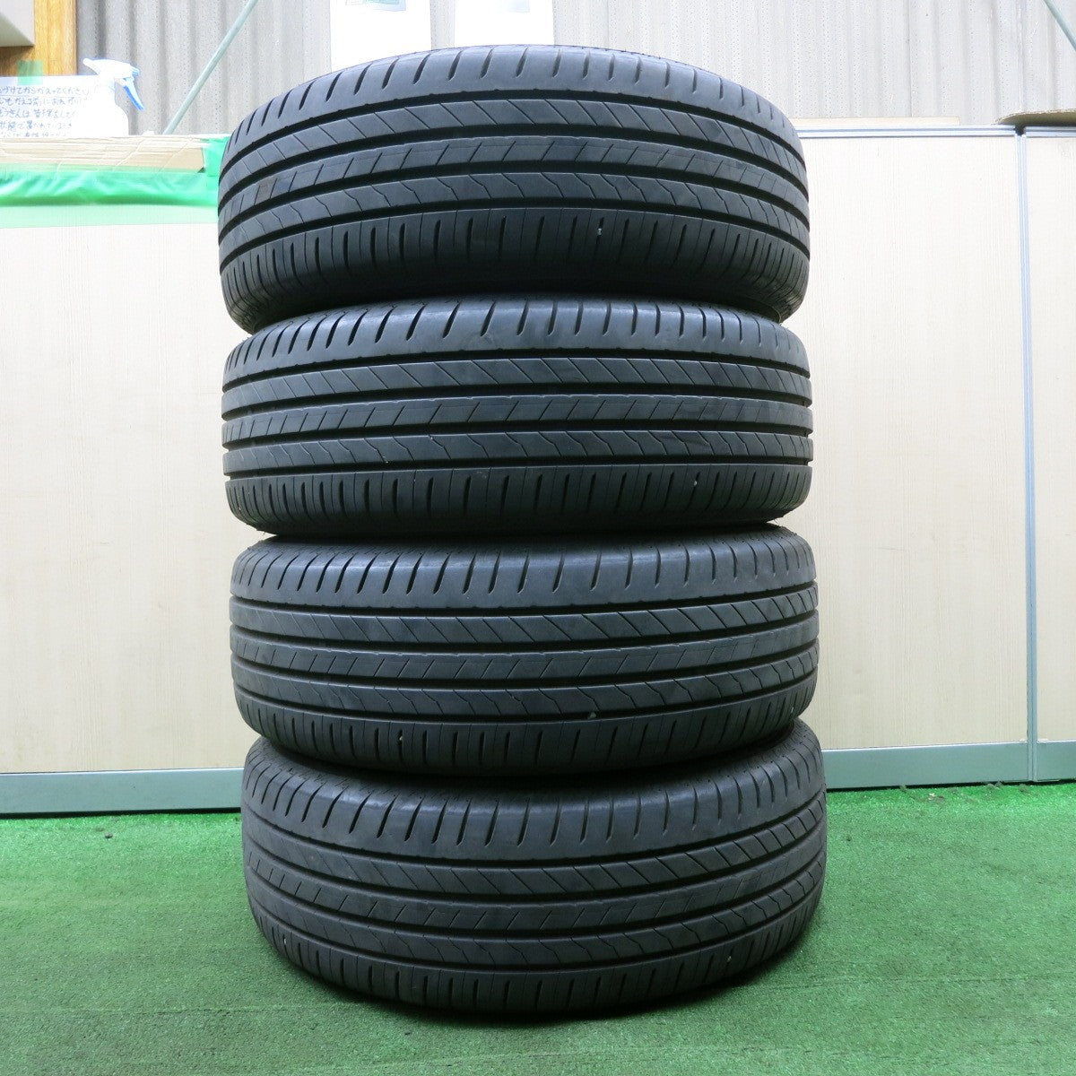送料無料* バリ溝！21年！綺麗！9.5分☆トヨタ RAV4 純正 225