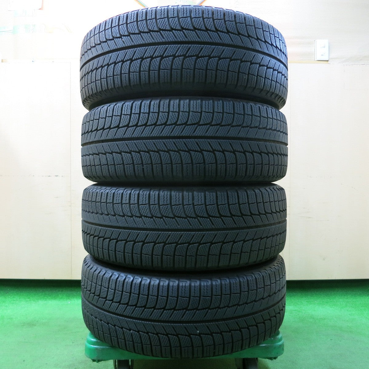 *送料無料* バリ溝！キレイ！9分★スタッドレス 215/55R17 ミシュラン X-ICE3+ VELVA SPORTZ ヴェルヴァ 17インチ PCD114.3/5H★4031904イス