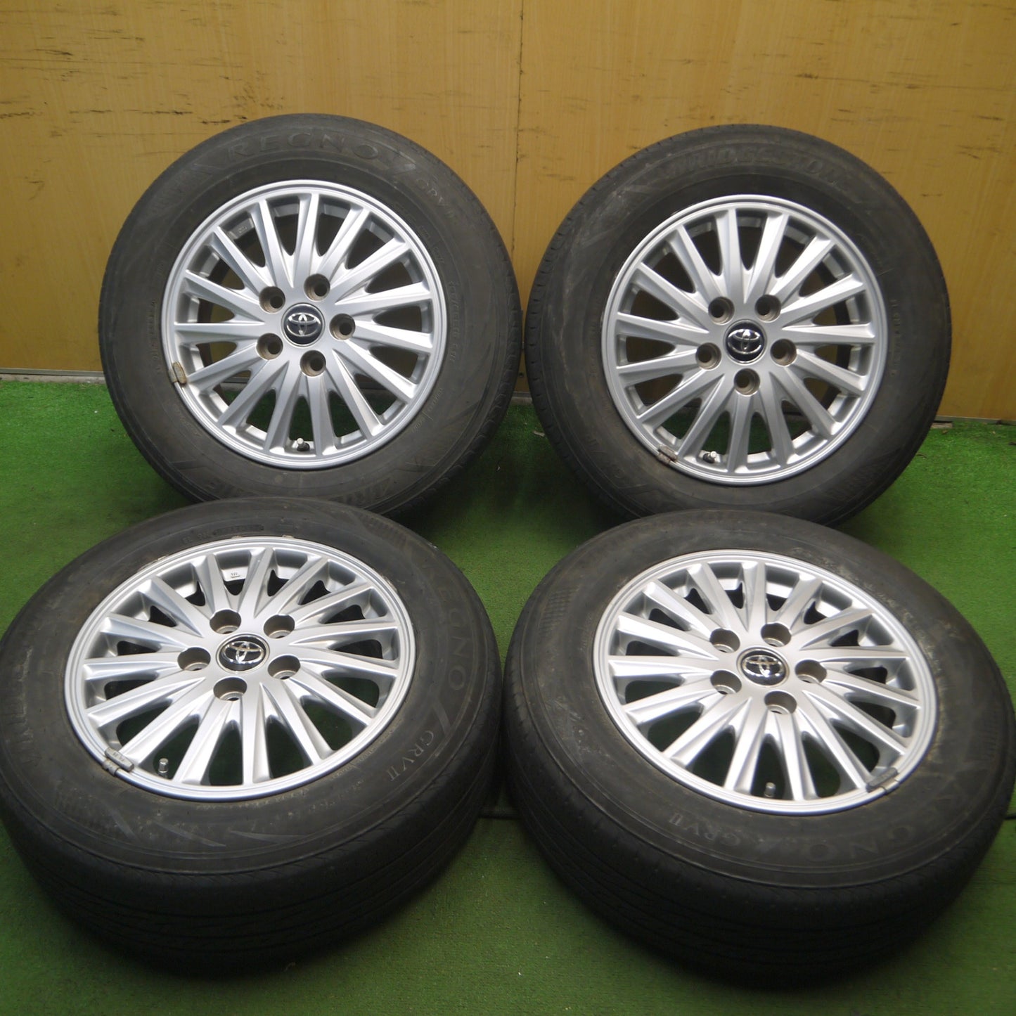 *送料無料* キレイ★トヨタ 80系 ヴォクシー ノア 純正 195/65R15 ブリヂストン レグノ GRV2 15インチ PCD114.3/5H★4070904Hノ