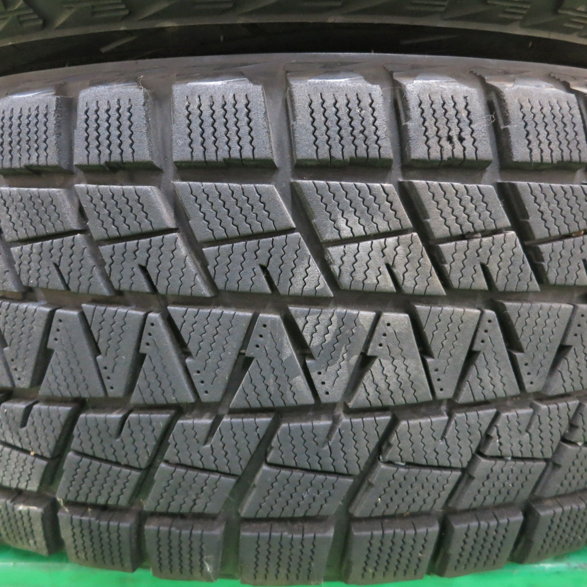 *送料無料* バリ溝！キレイ！9.5分★ベンツ Gクラス ゲレンデ W463 純正 265/60R18 スタッドレス ブリヂストン ブリザック DM-V1 PCD130/5H★4062201ナス