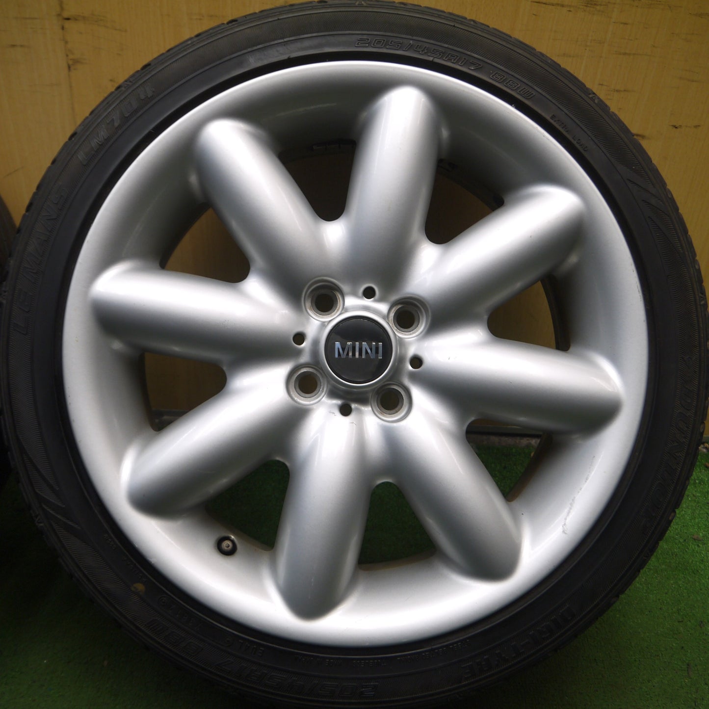 *送料無料* バリ溝！8.5分★MINI ミニ クーパーS 純正 205/45R17 ダンロップ LE MANS LM704 17インチ PCD100/4H★4053104Hノ