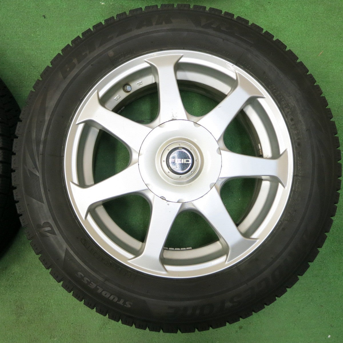 *送料無料* バリ溝！9分★スタッドレス 185/65R15 ブリヂストン ブリザック VRX2 FEID 15インチ PCD100 114.3/4H マルチ★4051005イス