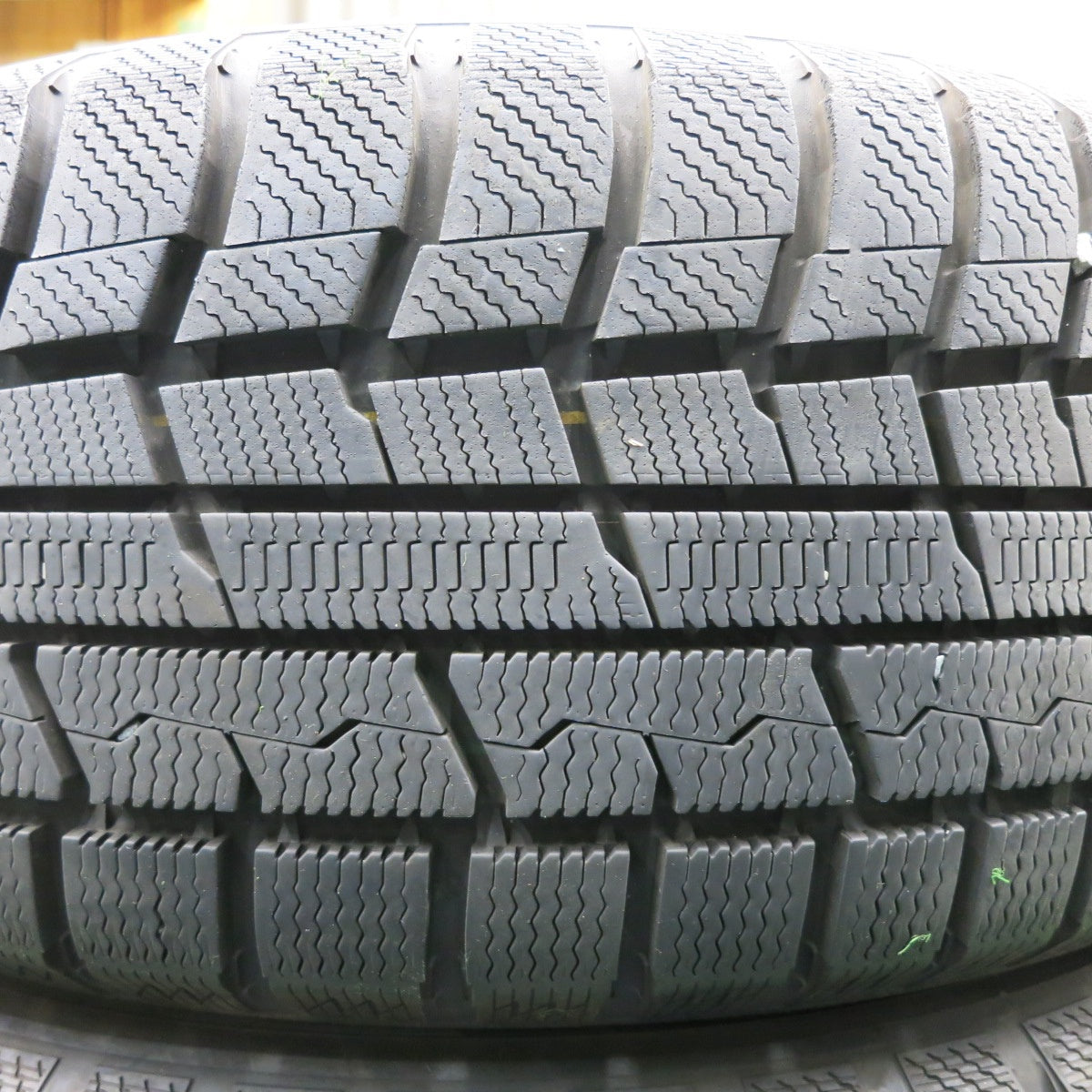 *送料無料* バリ溝！22年！キレイ！9.5分以上★LEONIS TE スタッドレス 215/55R18 トーヨー ウインター トランパス TX レオニス 18インチ PCD114.3/5H★4050901NJス