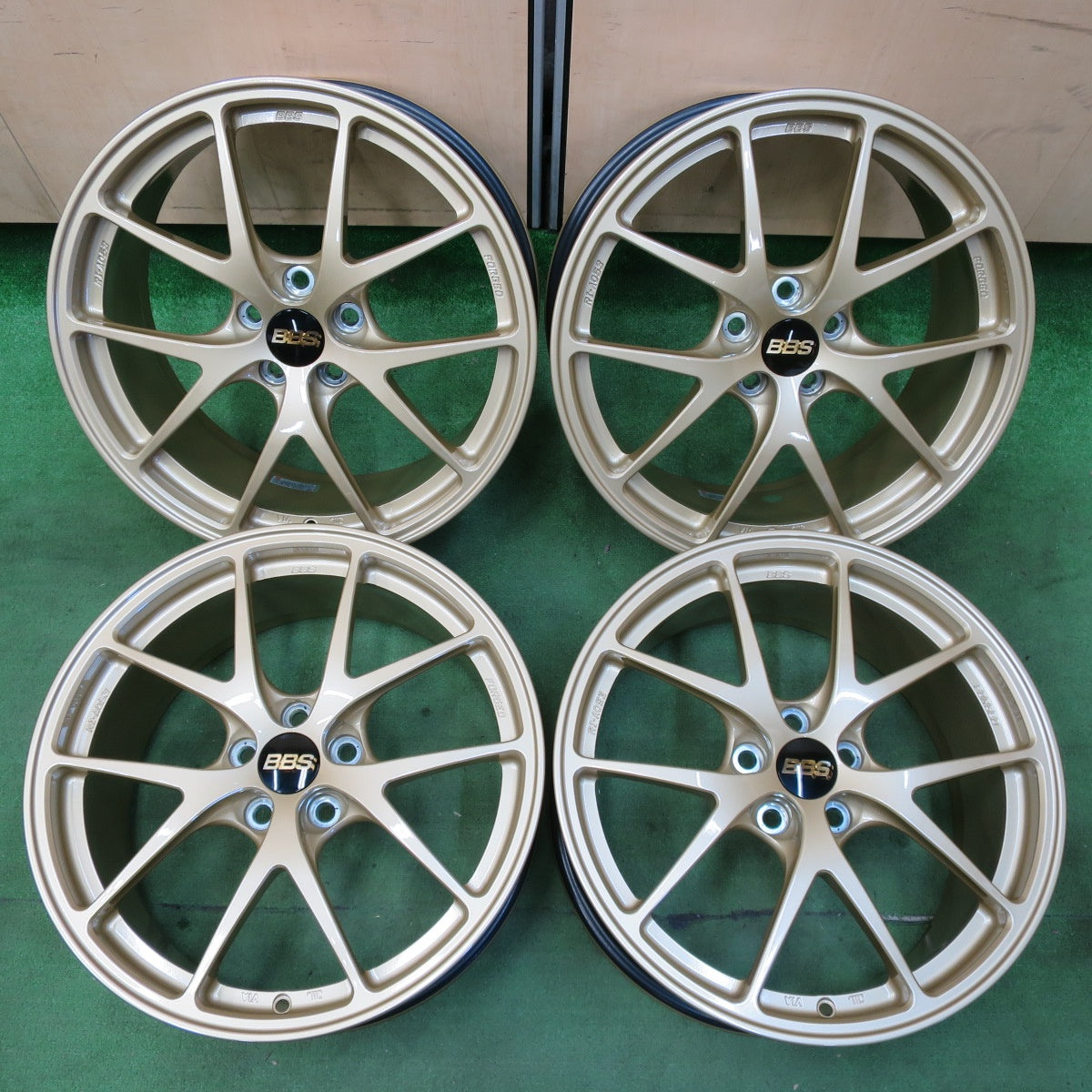 [送料無料] 未使用！付属品付き★BBS RI-A053 鍛造 ホイール 17インチ 17×7.5J PCD100/5H★4102507イホ