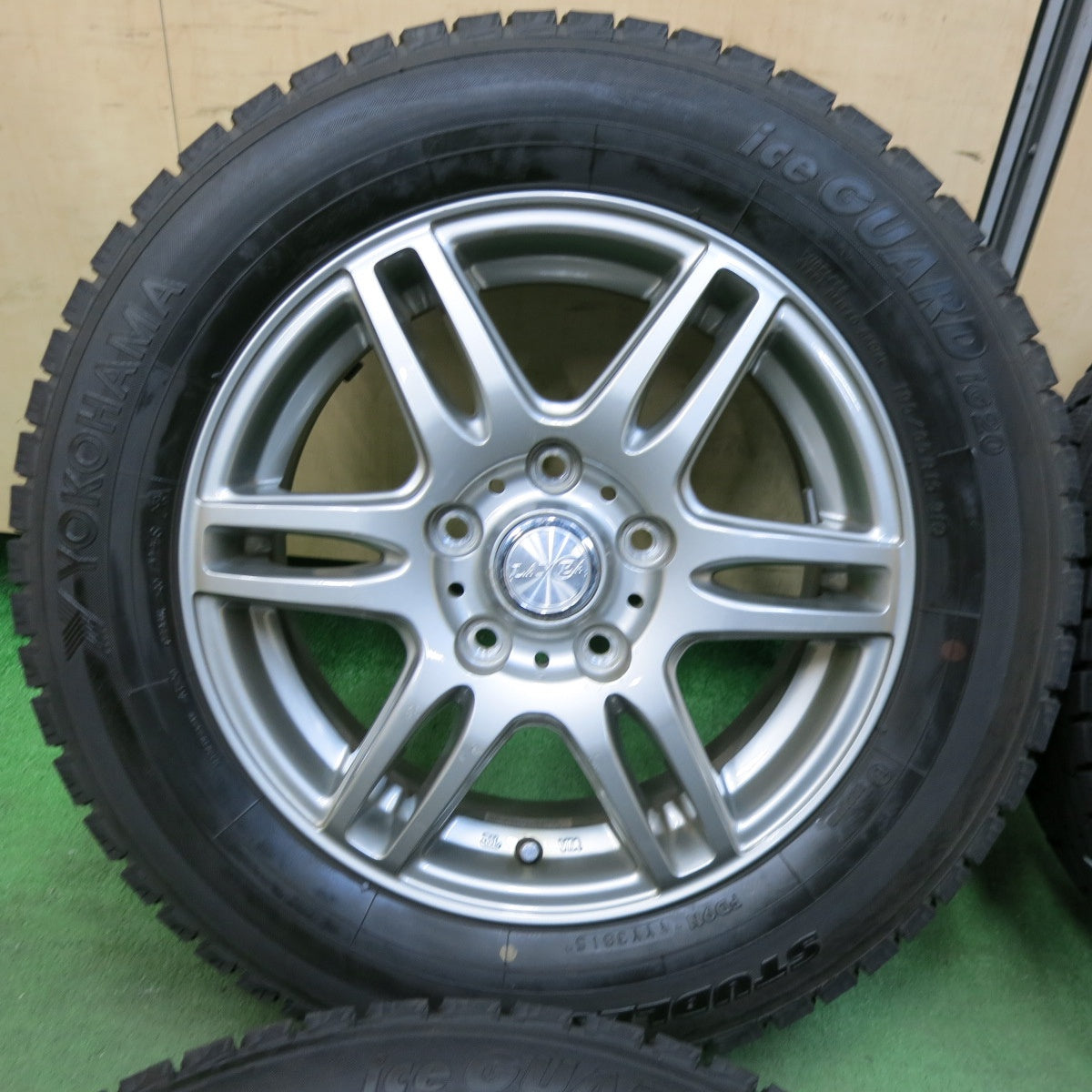 [送料無料] バリ溝！9分★スタッドレス 195/65R15 ヨコハマ アイスガード iG20 LAYCEA レイシア 15インチ PCD114.3/5H★5013005SYス