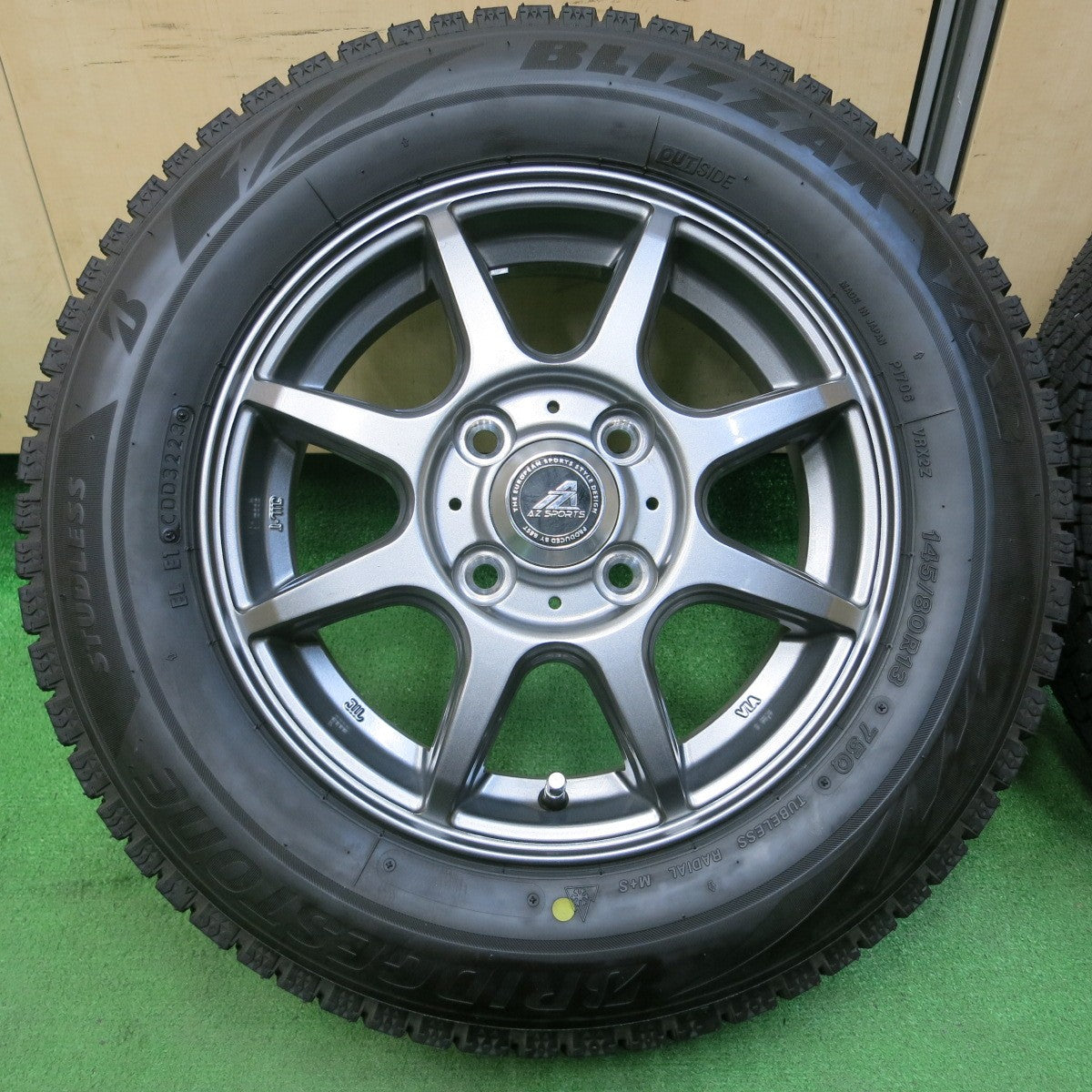 *送料無料* バリ溝！23年！キレイ！ほぼ10分★スタッドレス 145/80R13 ブリヂストン ブリザック VRX2 AZ SPORTS AZスポーツ 13インチ PCD100/4H★4042712イス