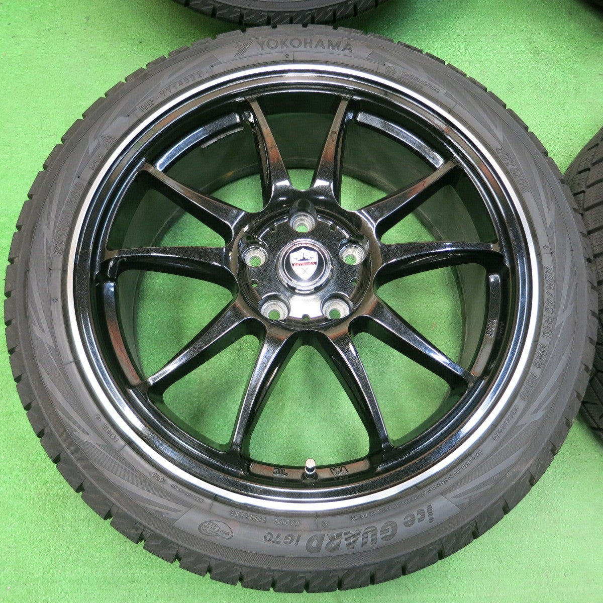 *送料無料* 超バリ溝！22年！キレイ！ほぼ10分★スタッドレス 225/45R18 ヨコハマ アイスガード iG70 ESTROSA エステローザ 18インチ PCD114.3/5H★4041309イス