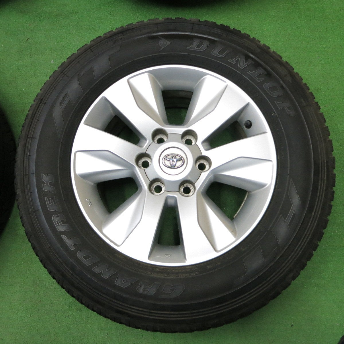 *送料無料* キレイ★トヨタ GUN125 ハイラックス 純正 265/65R17 ダンロップ グラントレック AT25 17インチ PCD139.7/6H★4062502ナノ