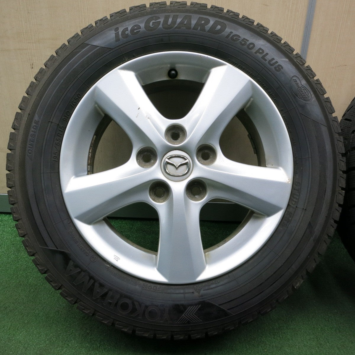 *送料無料* バリ溝！ほぼ10分★マツダ アクセラ 純正 195/65R15 スタッドレス ヨコハマ アイスガード iG50 プラス 15インチ PCD114.3/5H★4050303NJス