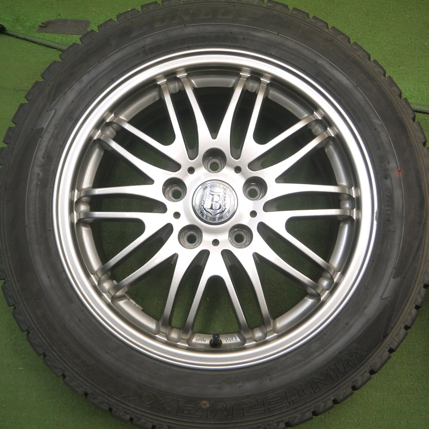 *送料無料* バリ溝！9.5分★スタッドレス 195/60R16 ダンロップ ウインターマックス WM02 BRANDLE-LINE ブランドルライン PCD114.3/5H★4042307Hス