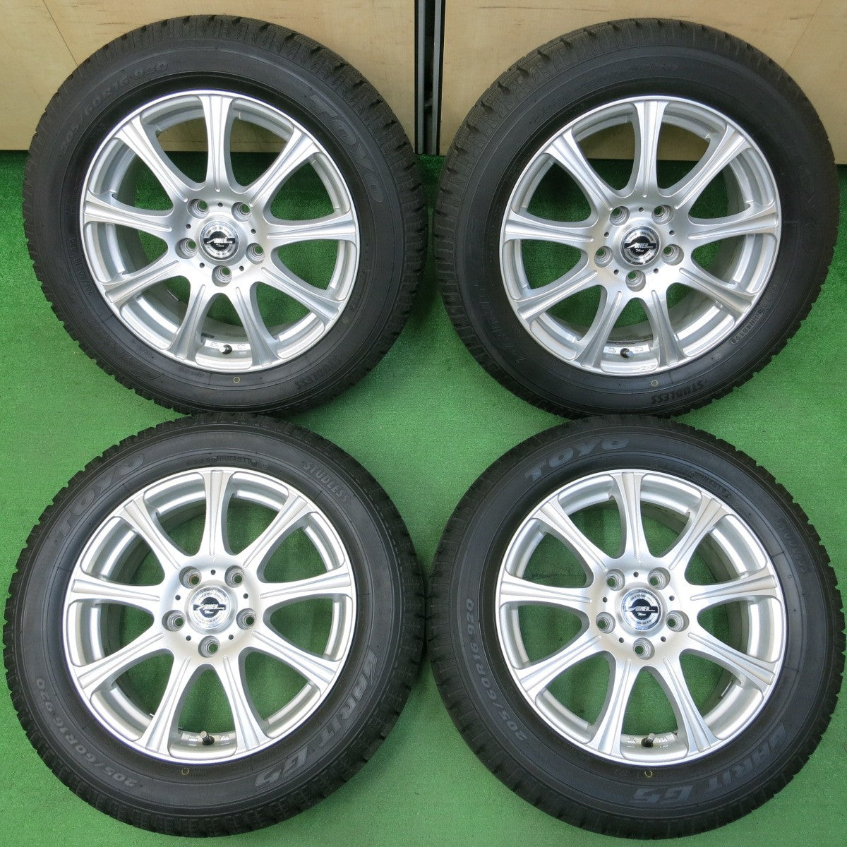 *送料無料* 超バリ溝！キレイ！ほぼ10分★スタッドレス 205/60R16 トーヨー ガリット G5 AXEL Three アクセル 16インチ PCD114.3/5H★4040204イス