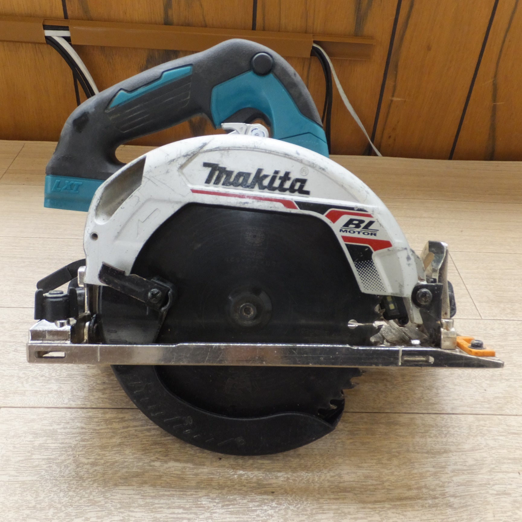 [送料無料] ★マキタ makita 165mm 充電式マルノコ HS631D　バッテリ BL1860B 2個　急速充電器 DC18RF　セット★