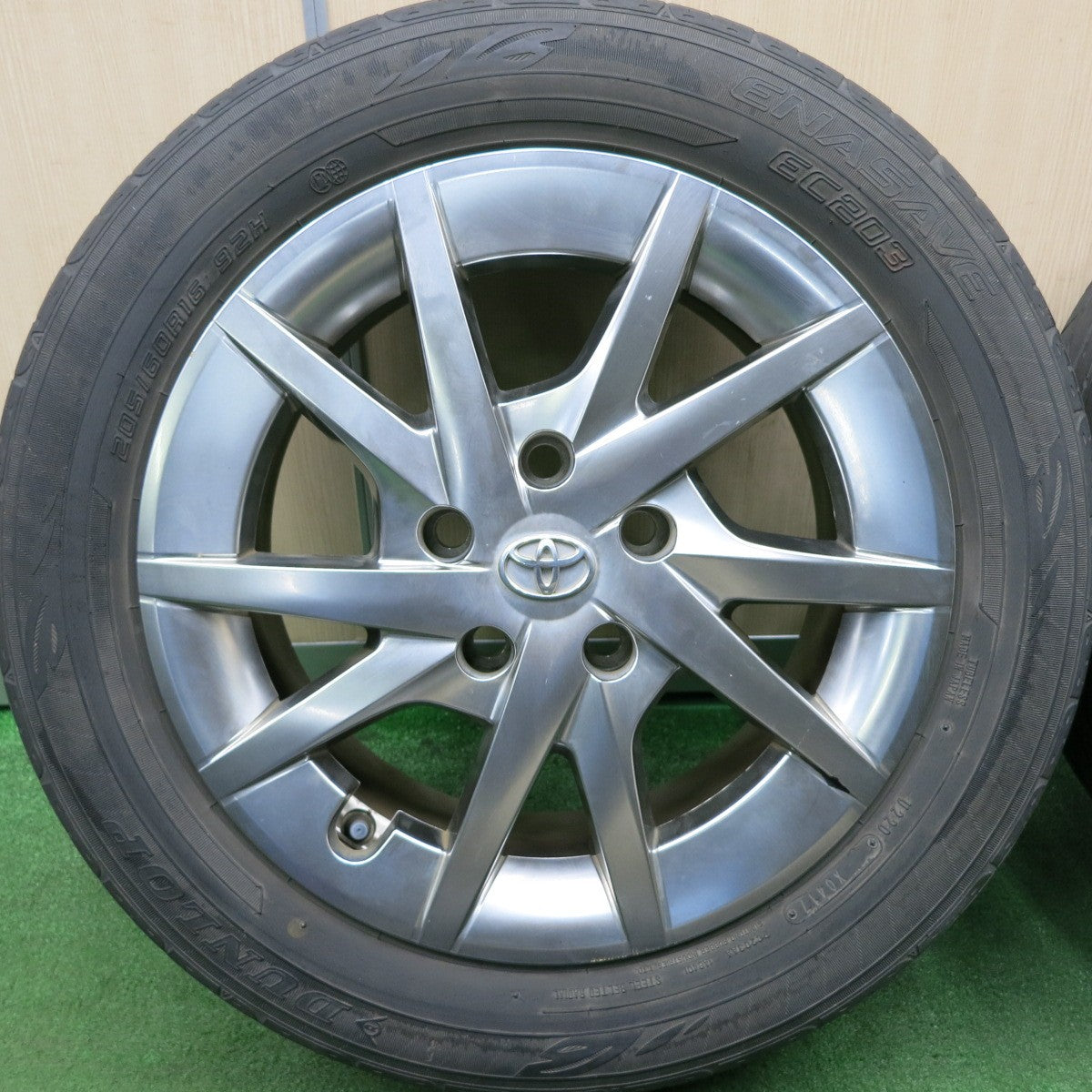 *送料無料* 4本価格★トヨタ プリウスα 純正 205/60R16 ダンロップ エナセーブ EC203 16インチ PCD114.3/5H★4052206HAノ