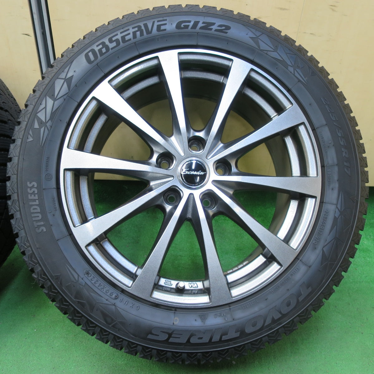 [送料無料] タイヤほぼ未使用！20年！キレイ★スタッドレス 225/55R17 トーヨー オブザーブ GIZ2 Exceeder エクシーダー PCD114.3/5H★4093018イス