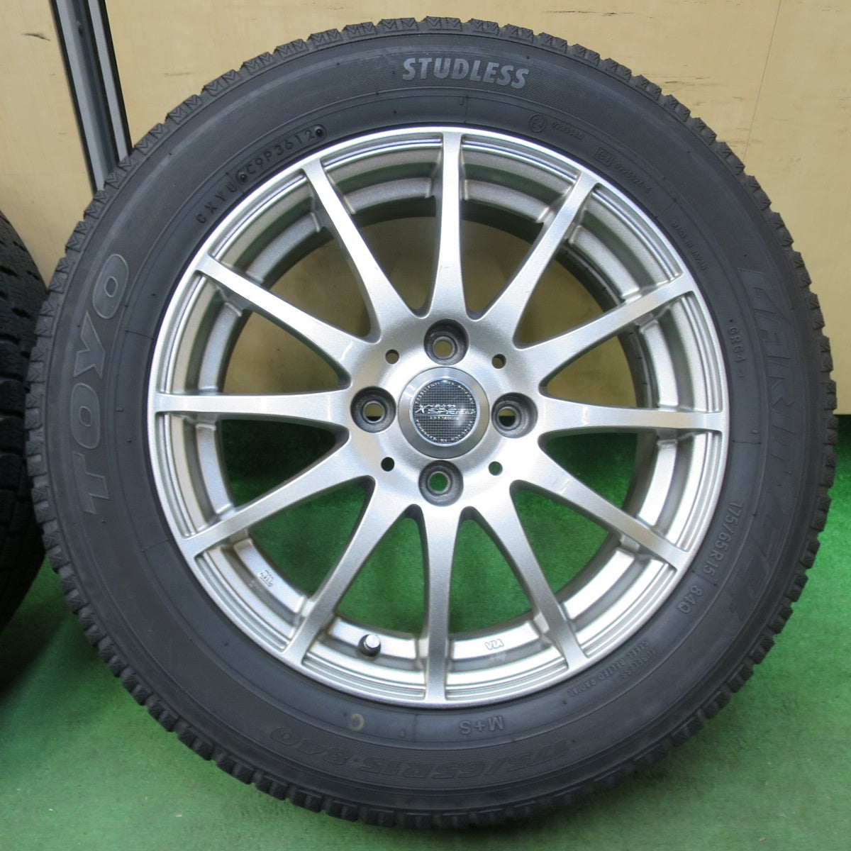 [送料無料] 4本価格★スタッドレス 175/65R15 トーヨー ガリット G4 X CROSS SPEED PREMIUM クロススピード 15インチ PCD100/4H★5012709イス