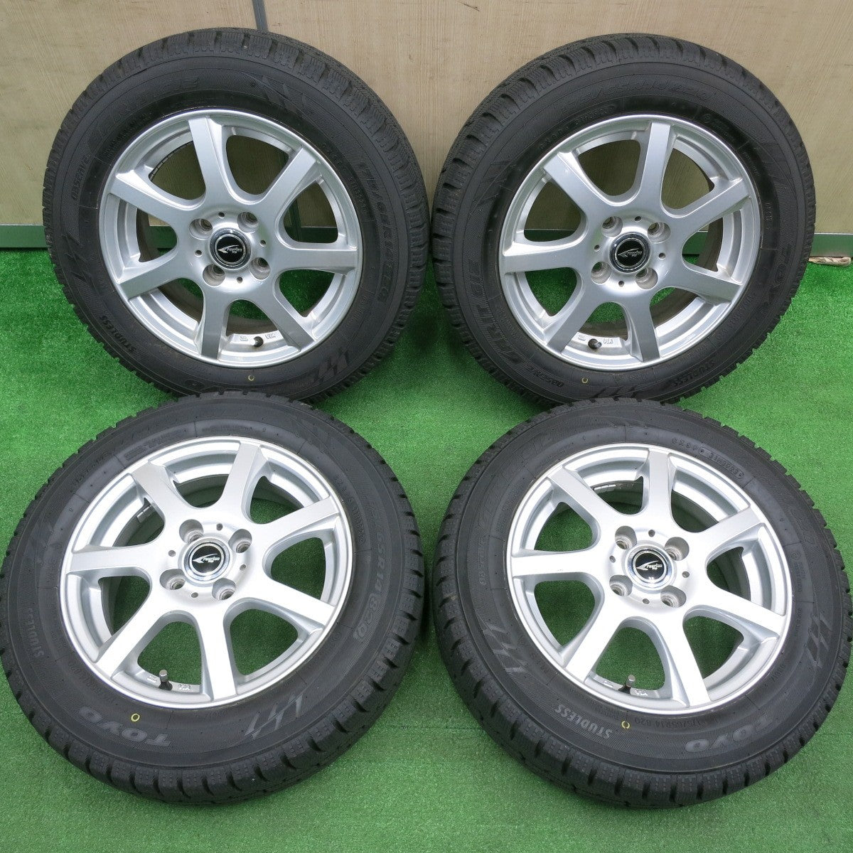 [送料無料] バリ溝！23年！キレイ！ほぼ10分★スタッドレス 175/65R14 トーヨー オブザーブ ガリット GIZ ravrion P3 ラブリオン 14インチ PCD100/4H★4112908HAス