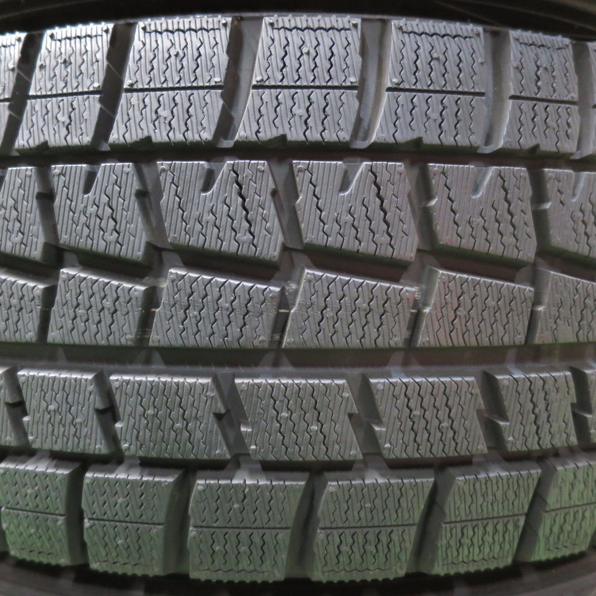 [送料無料] バリ溝！キレイ！ほぼ10分★アウディ ワーゲン 等 AGA DORF 215/60R16 スタッドレス ダンロップ ウインターマックス WM01 16インチ PCD112/5H★4121102イス