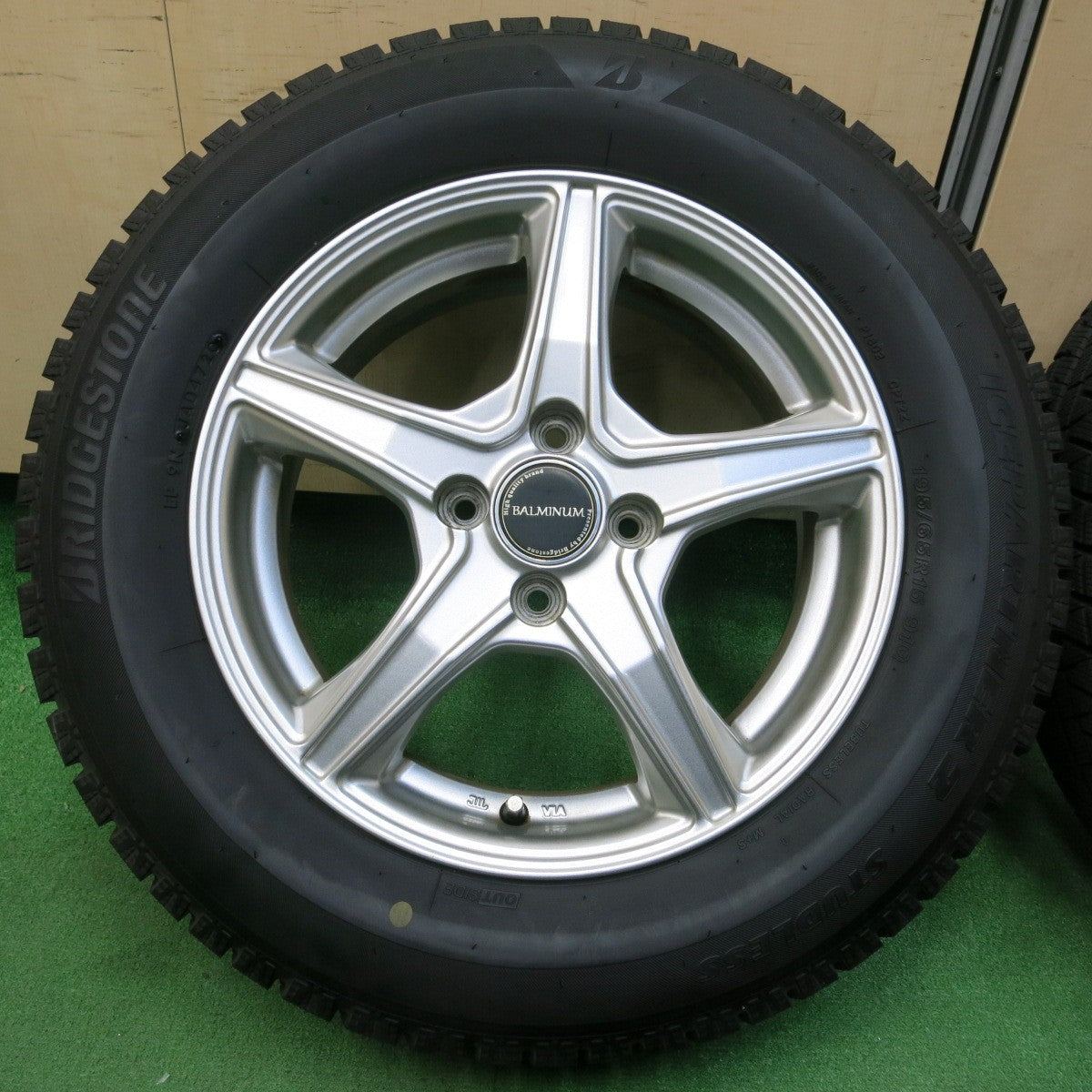 *送料無料* バリ溝！20年！綺麗！9.5分★スタッドレス 195/65R15 ブリヂストン アイスパートナー2 BALMINUM バルミナ 15インチ PCD100/4H★4042408イス