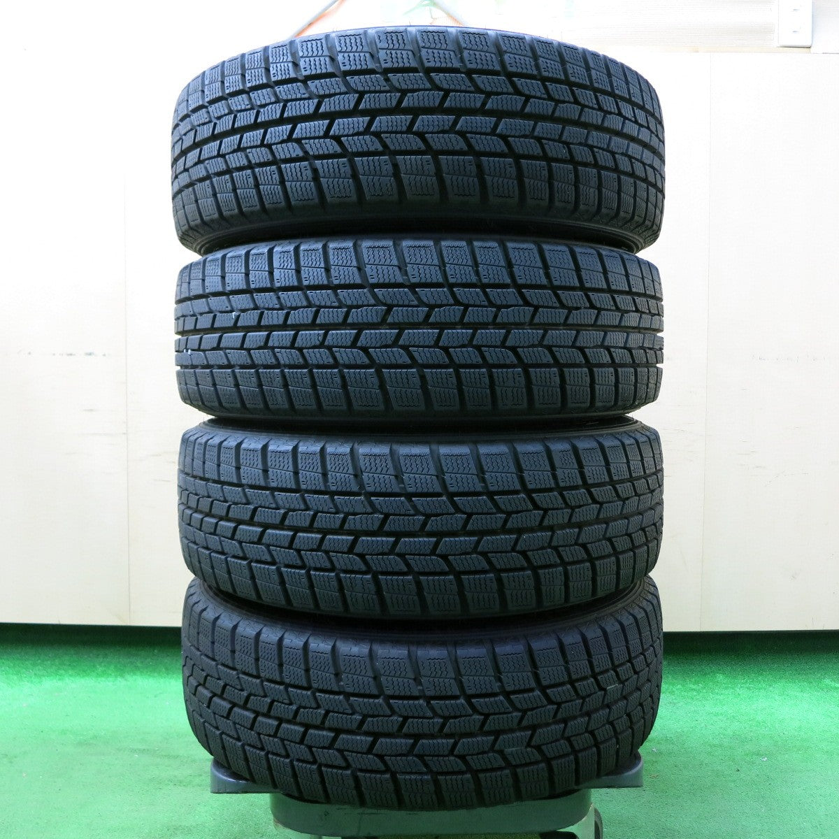 *送料無料* 超バリ溝！キレイ！9.5分以上★スタッドレス 175/65R14 グッドイヤー アイスナビ6 JENEIGE 14インチ PCD100/4H★4050109イス