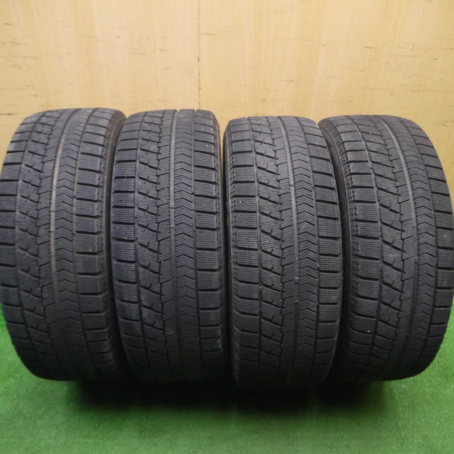 [送料無料] バリ溝！20年！8.5分★スタッドレス 215/55R17 ブリヂストン ブリザック VRX BRANDLE-LINE 17インチ PCD114.3/5H★4102105Hス