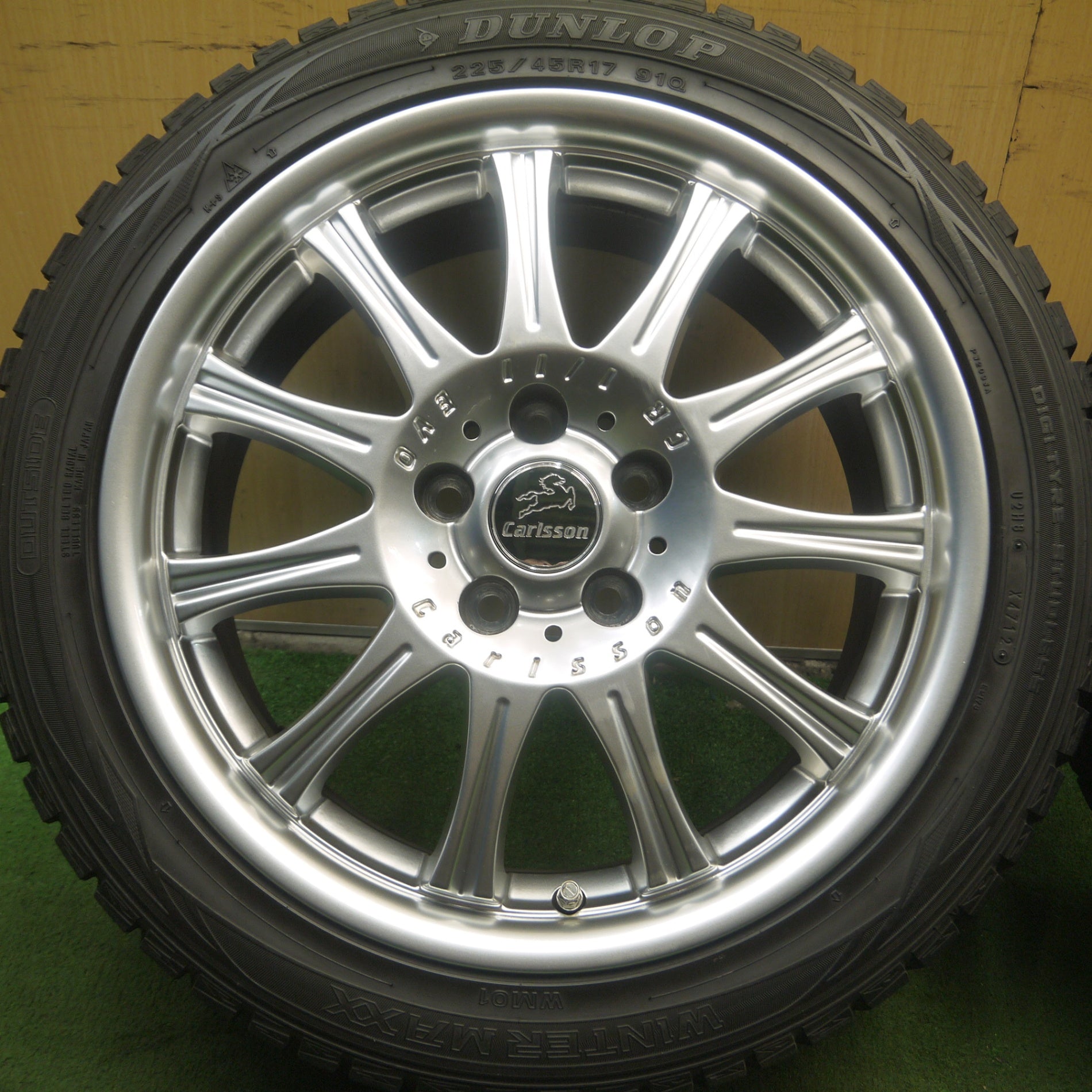 *送料無料* バリ溝！キレイ！8.5分★Carlsson CR 1/11 EVO 225/45R17 スタッドレス ダンロップ ウインターマックス  WM01 カールソン PCD112/5H★4032601Hス