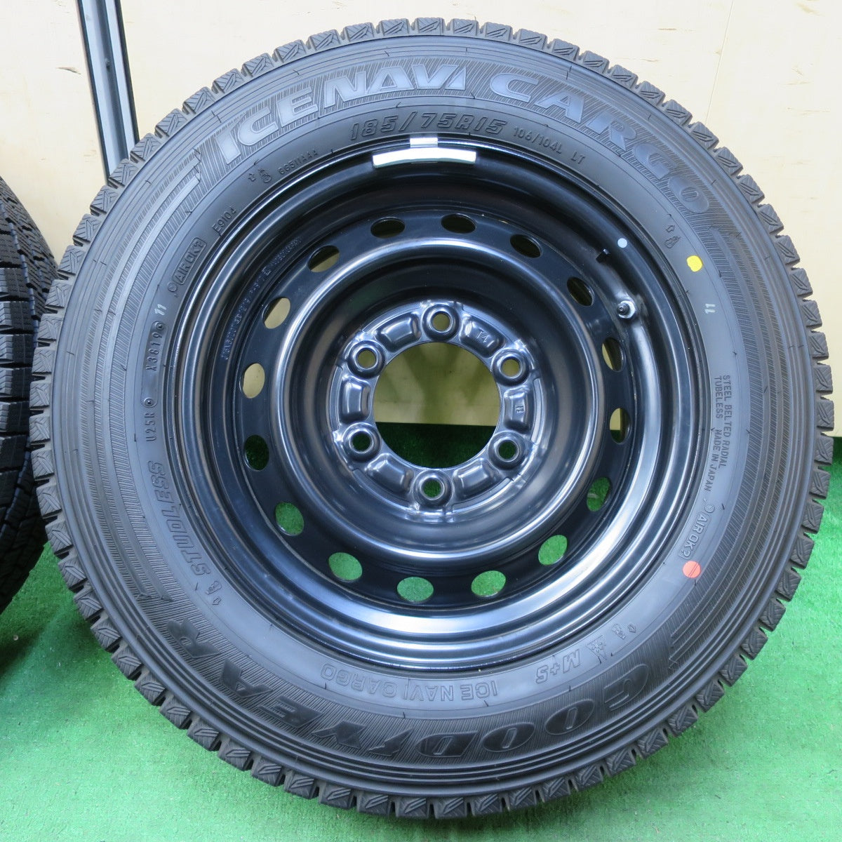 *送料無料* バリ溝！キレイ！ほぼ10分★トヨタ レジアスエース 純正 スチール 185/75R15 106/104L スタッドレス グッドイヤー アイスナビ カーゴ PCD139.7/6H★4070903イス