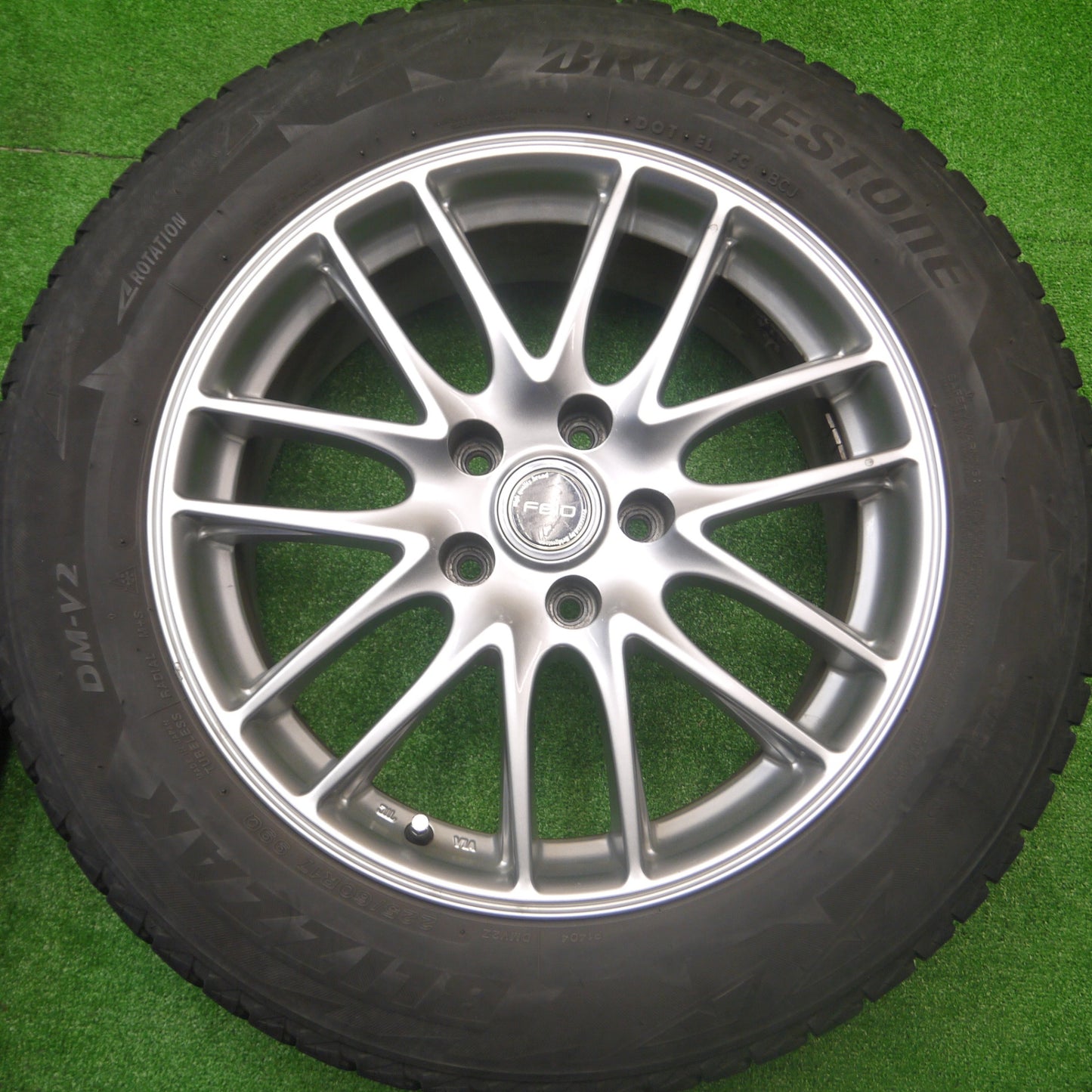 *送料無料* 4本価格★スタッドレス 225/60R17 ブリヂストン ブリザック DM-V2 FEID 17インチ PCD114.3/5H★4082301Hス