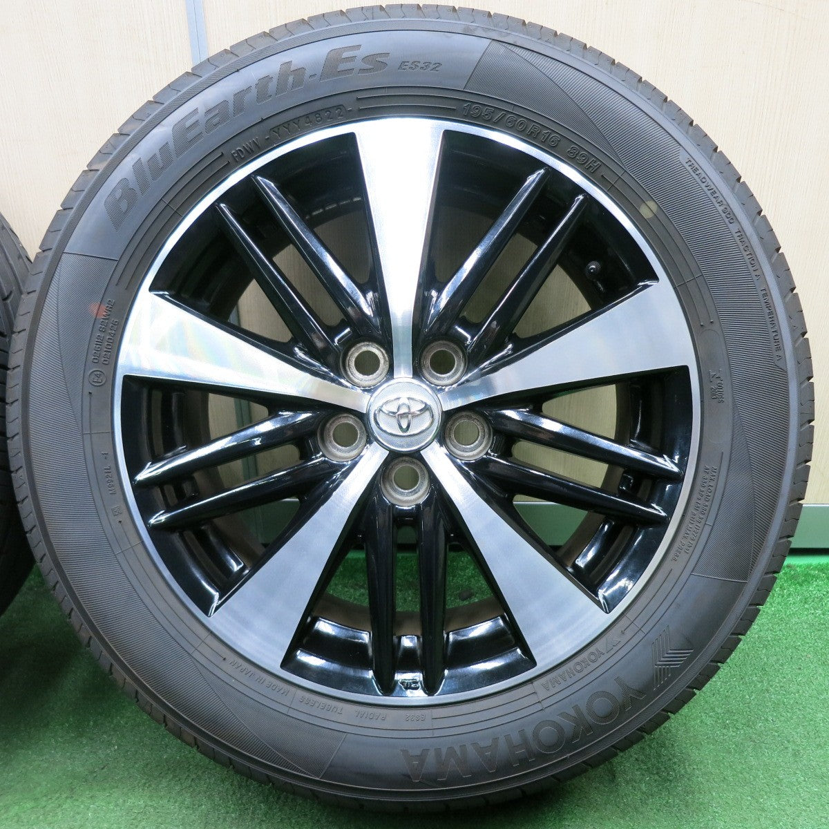 *送料無料* 超バリ溝！22年！キレイ！ほぼ10分★トヨタ 20系 ウィッシュ 純正 195/60R16 ヨコハマ BluEarth-ES ES32 PCD100/5H★4062703NJノ